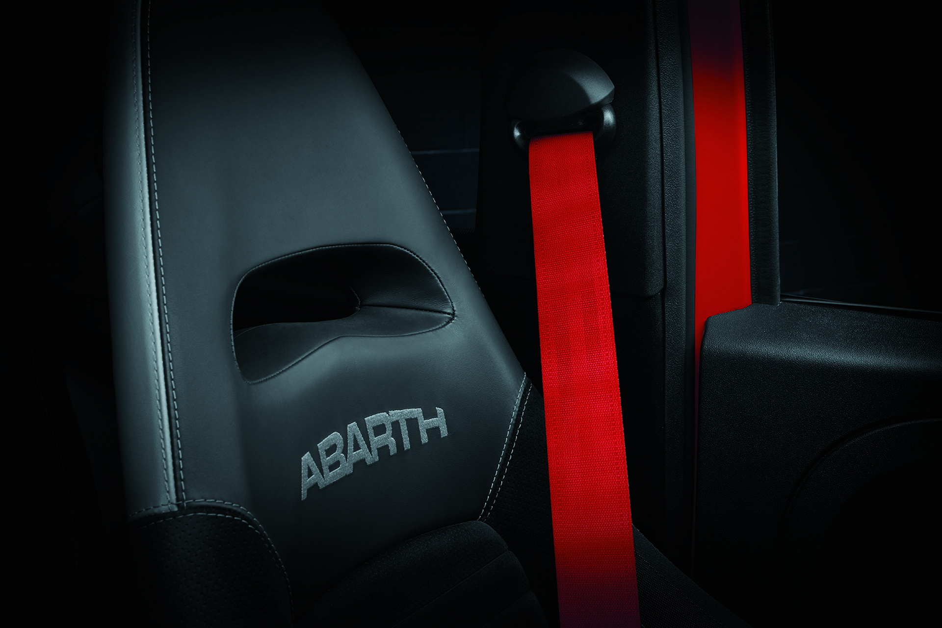 2019-Abarth-595-12 Abarth Updates 595 Range With Five Models And Up To 177HP