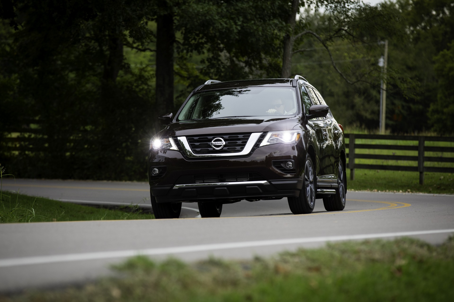 2019-Nissan-Pathfinder-2 2019 Nissan Pathfinder Arrives With Newly Standard Driver Assistance Systems