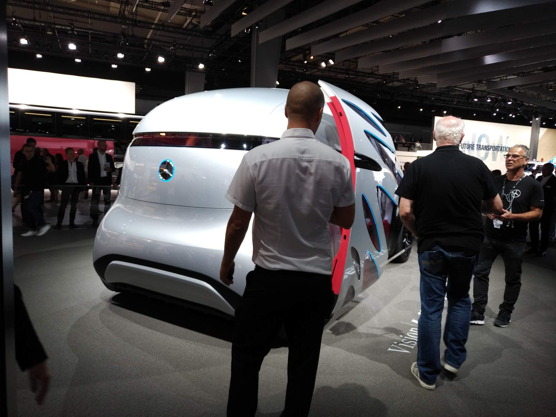 Mercedes-Vision-Urbanetic-at-2018-Hannover-CV-Show-5 Mercedes-Benz Vision Urbanetic Is The Swiss Army Knife Of Autopods (Live Images)