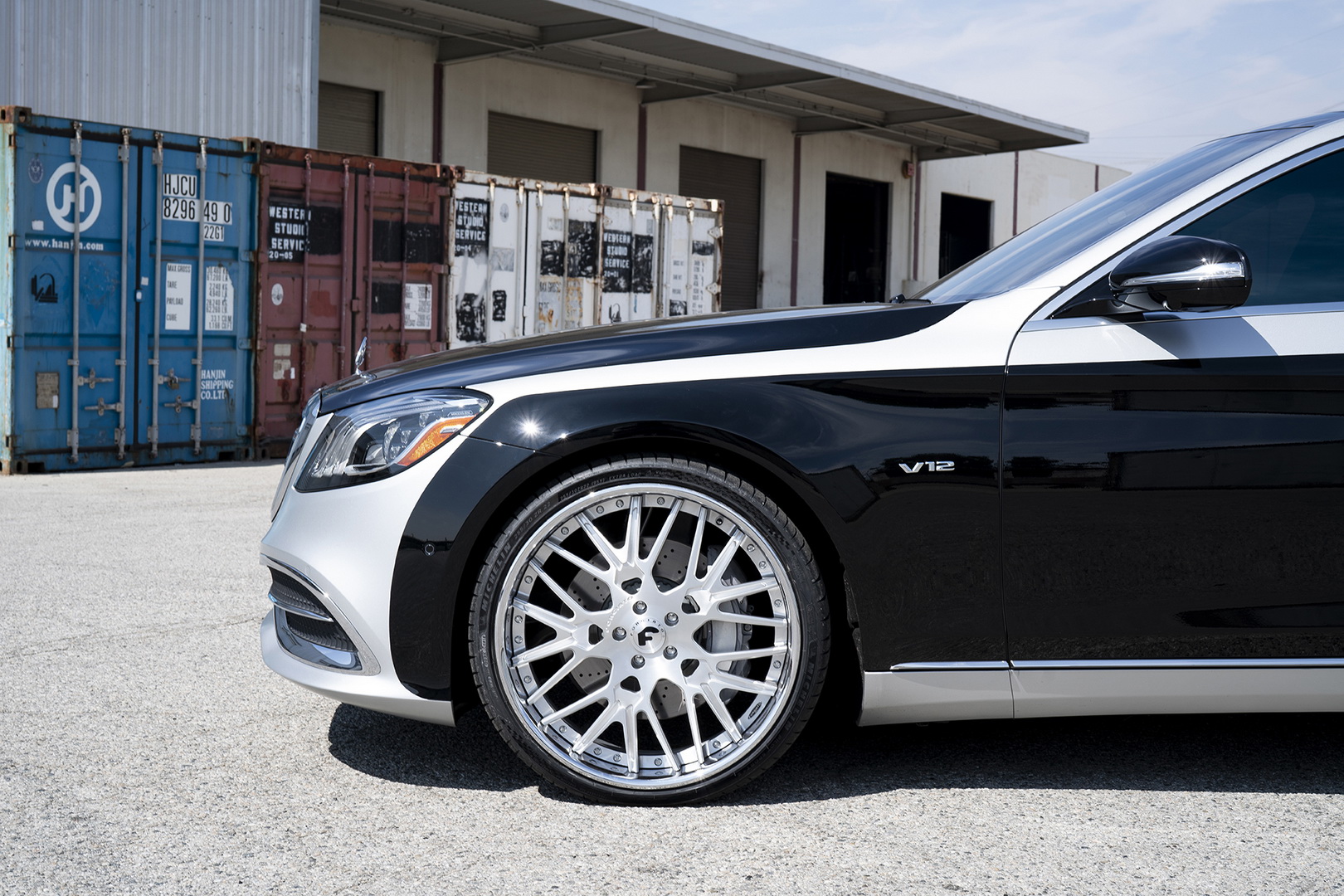mercedes-maybach-s600-tuning-3 Two-Tone Paint And Huge Rims Are One Way To Make Your Mercedes-Maybach S600 Stand Out