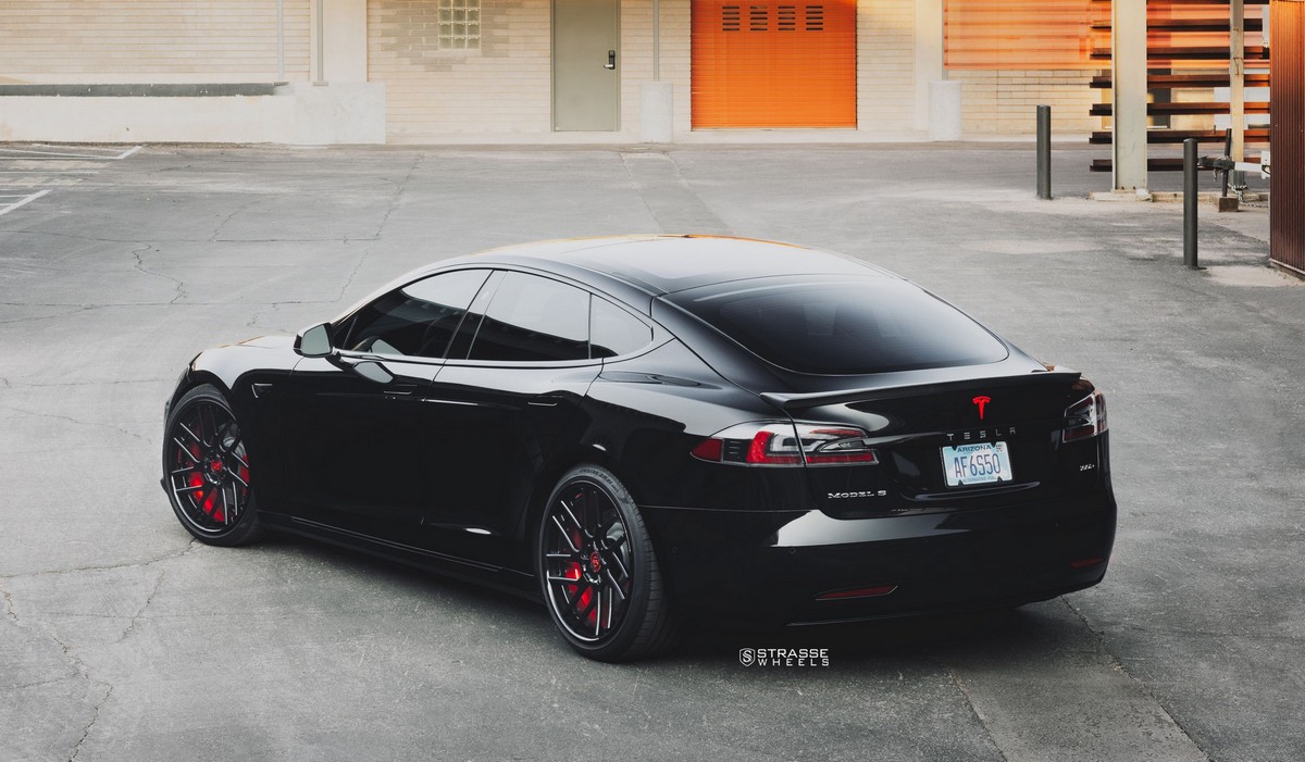 Tesla-Model-S-P100D-on-Strasse-Wheels-7 Tesla Model S P100D Charges Toward The Dark Side On 21-Inch Strasse Wheels