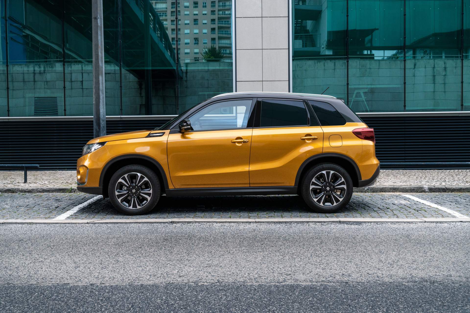 2019-Suzuki-Vitara-28 Suzuki Drops More Photos Of 2019 Vitara, Prices It From €18,650 In Germany