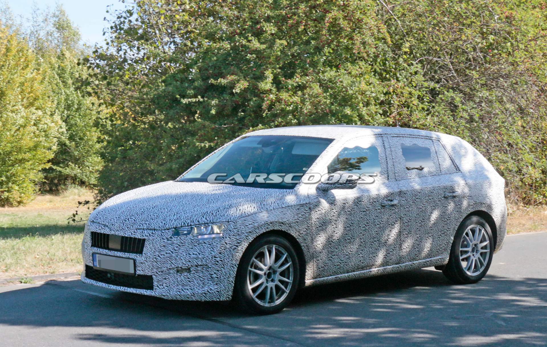 2019-Skoda-Rapid-Spaceback-spy-shots-25 2019 Skoda Rapid Spaceback Makes Spy Debut At The Nürburgring