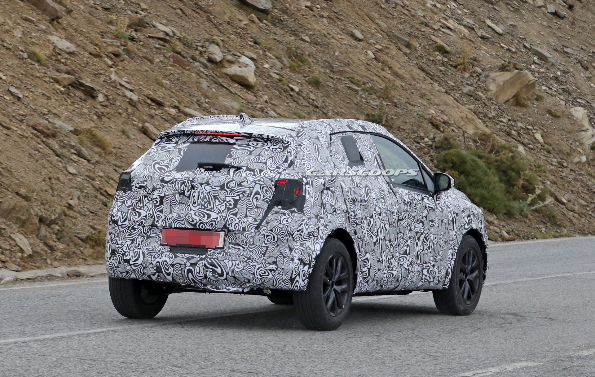 renault-clio-crossover-spy-shots-7 Renault Clio-Based Crossover Coming Straight For The Fiesta Active