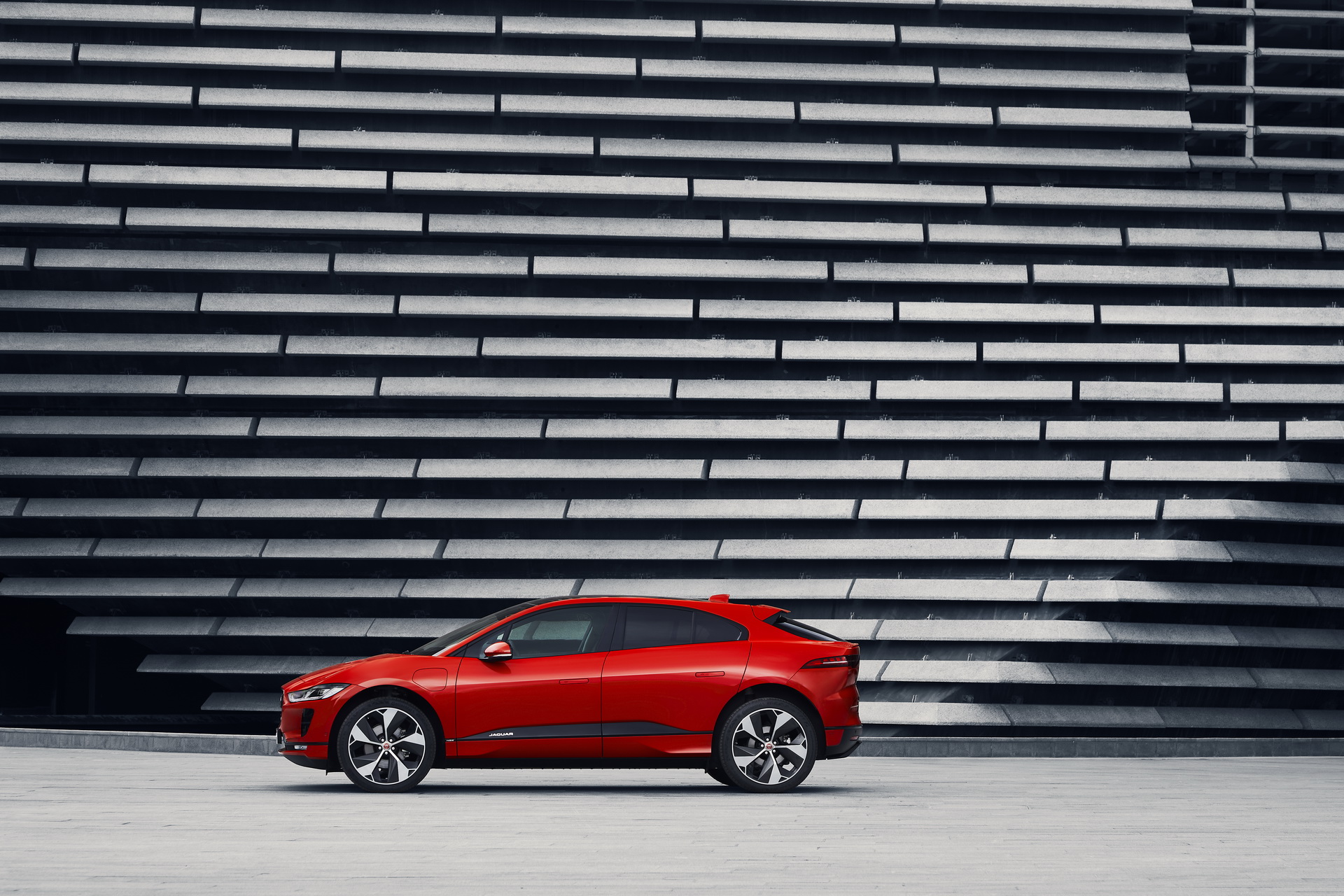 jaguar-ipace-clay-model-design-museum-5 Jaguar Unveils Full-Size I-PACE Clay Model For Museum Exhibit