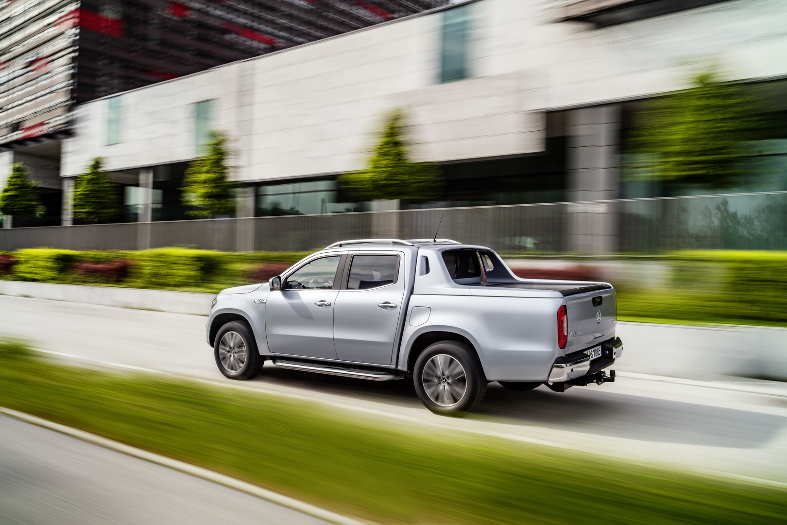 Mercedes-Benz komplettiert sein Pickup-Modellprogramm: Die X-Klasse mit V6-Motor und permanentem Allradantrieb – der Performance-Pickup für den sportlichen Lifestyle
Mercedes-Benz completes its pickup model range: The X-Class with V6 engine and permane Mercedes-AMG X-Class Will Never Happen, Says Performance Brand’s Boss