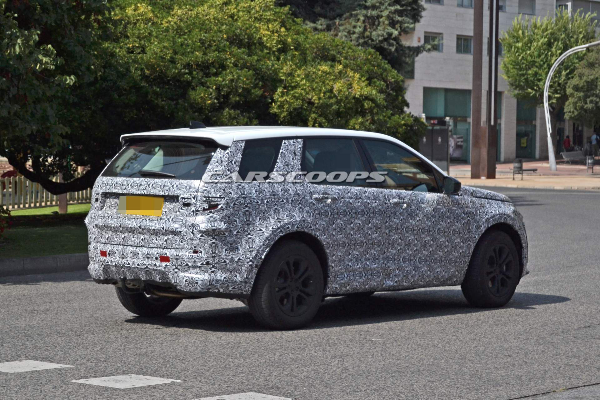2020-Land-Rover-Discovery-Sport-spy-shots-8 Restyled 2020 Land Rover Discovery Sport Finally Reveals Itself
