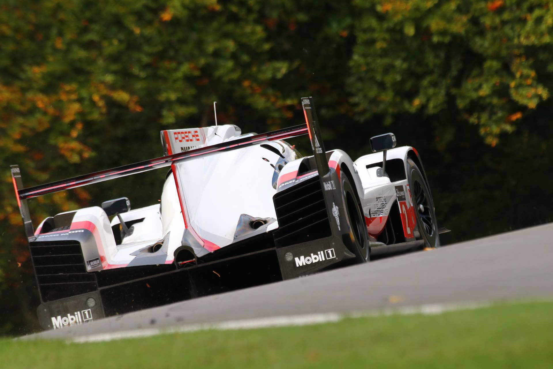 porsche-919-evo-brands-hatch-02 Porsche 919 Evo Narrowly Missed Breaking The Brands Hatch Lap Record