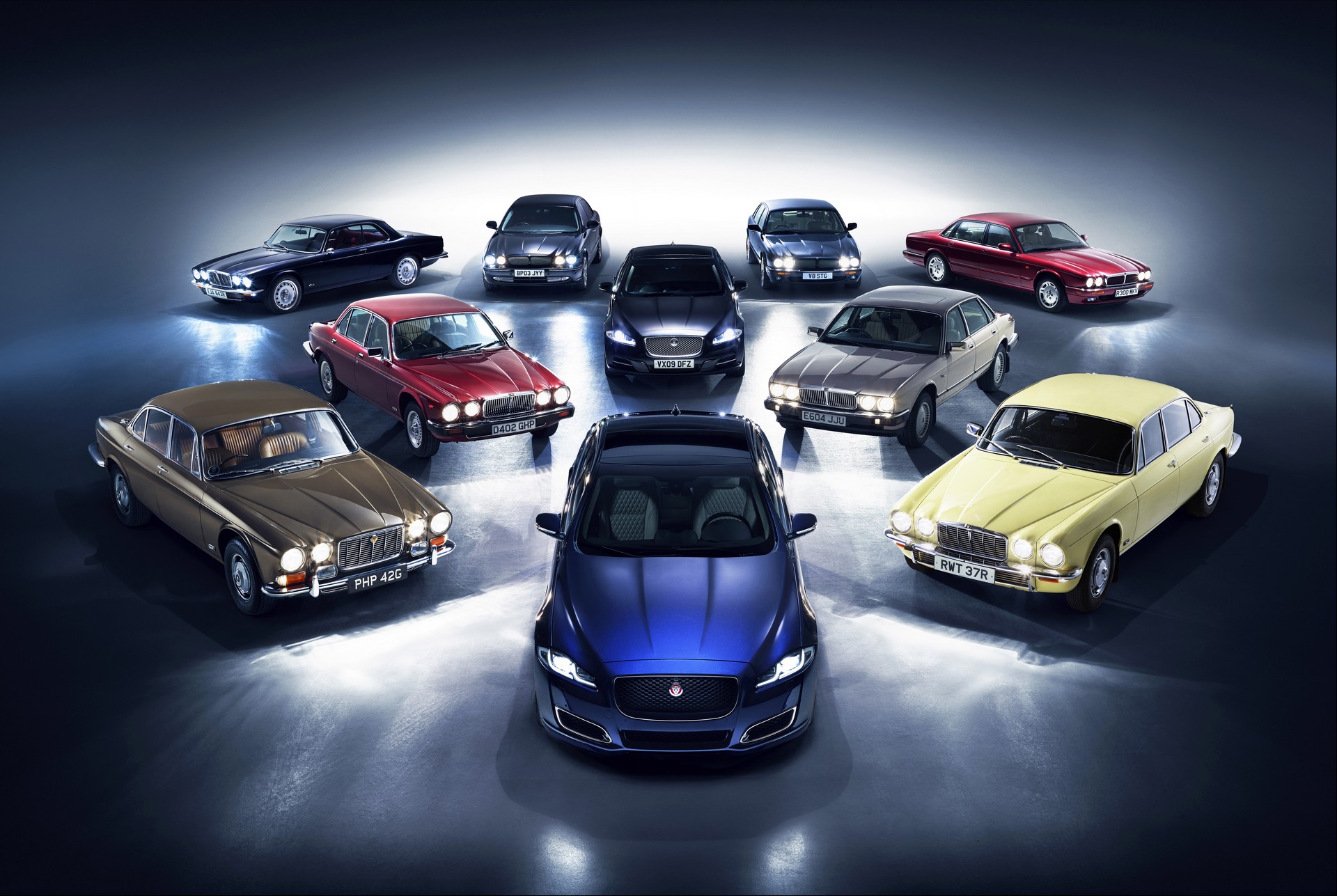 Jag_XJ50_XJ_Heritage_Range_Moody_250418 Eight Generations Of Jaguar XJs Will Travel To Paris To Celebrate The Model’s 50th Anniversary