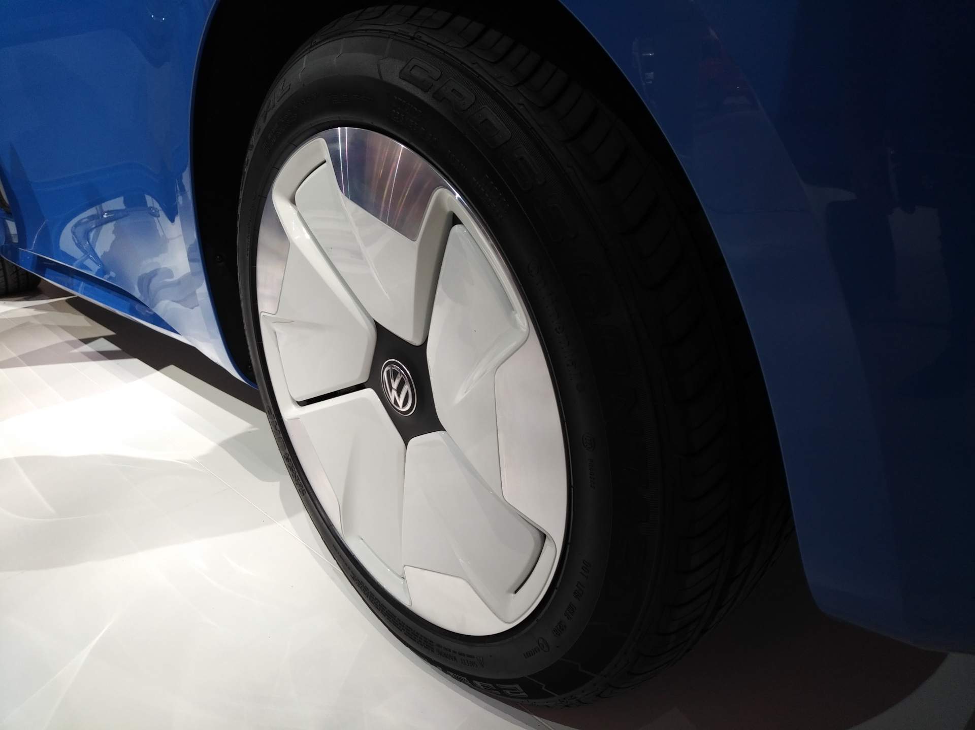 VW-ID-Buzz-Cargo-Concept-at-Hannover-CV-Show-22 VW I.D. Buzz Cargo Concept Previews All-Electric Van With 550Km Range