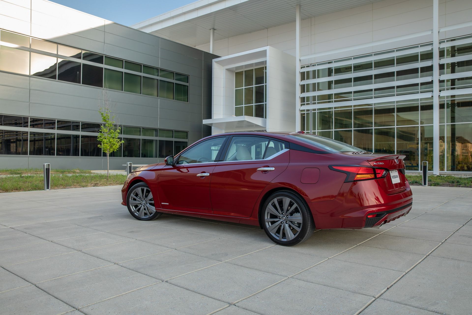 2019-nissan-altima-to-challenge-sedan-slump-4 Nissan Expects Sedans To Bounce Back As Younger Buyers Don’t Want “Daddy’s” Crossover