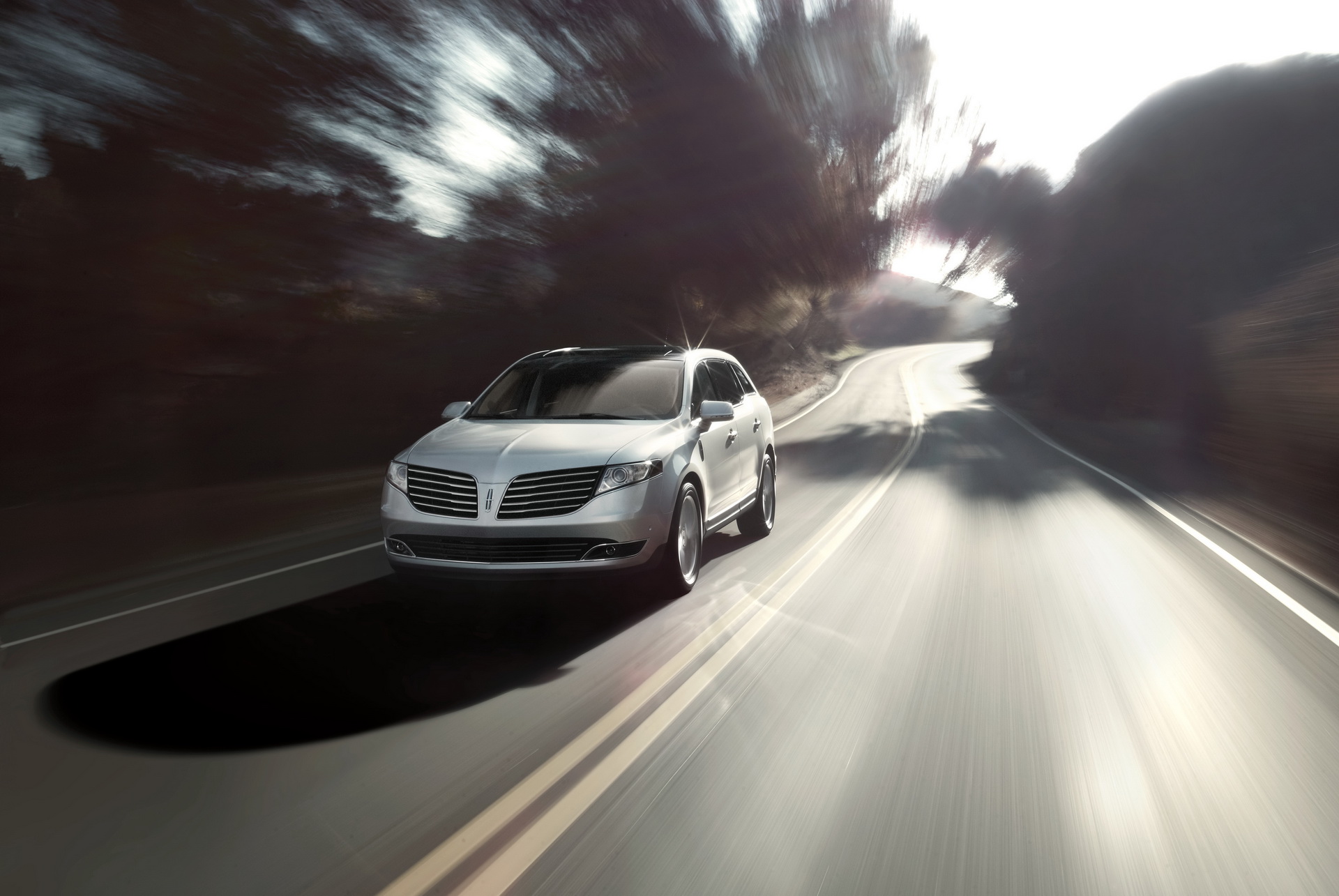 Lincoln-MKT-04 Lincoln Will Keep The MKT In Production Despite The Aviator’s Arrival