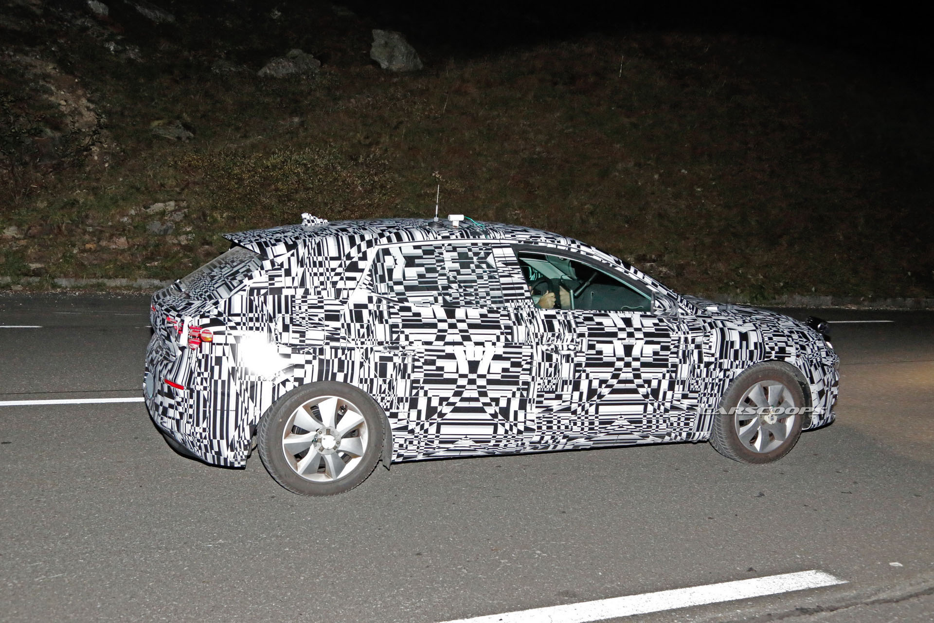 2020-Seat-Leon-06 2020 Seat Leon Spied With Production Body For The First Time