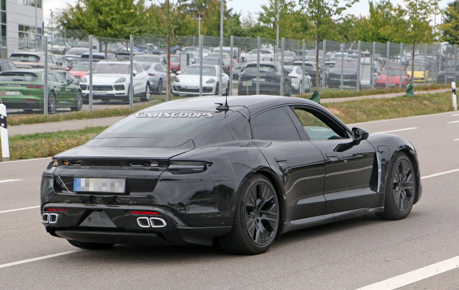 Porsche-Taycan-6 Porsche Taycan Looks Surprisingly Small On U.S. Highway
