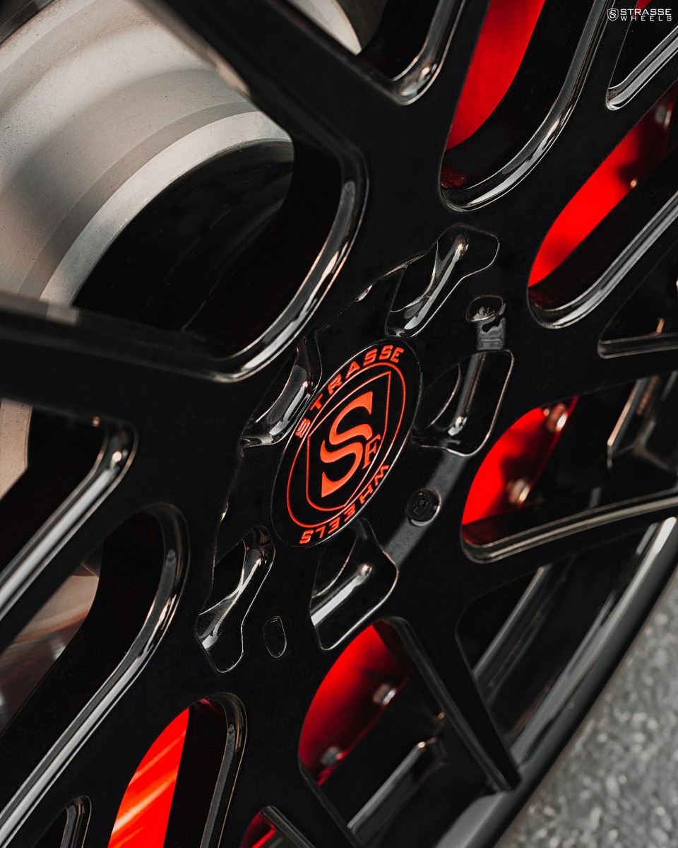 Tesla-Model-S-P100D-on-Strasse-Wheels-14 Tesla Model S P100D Charges Toward The Dark Side On 21-Inch Strasse Wheels