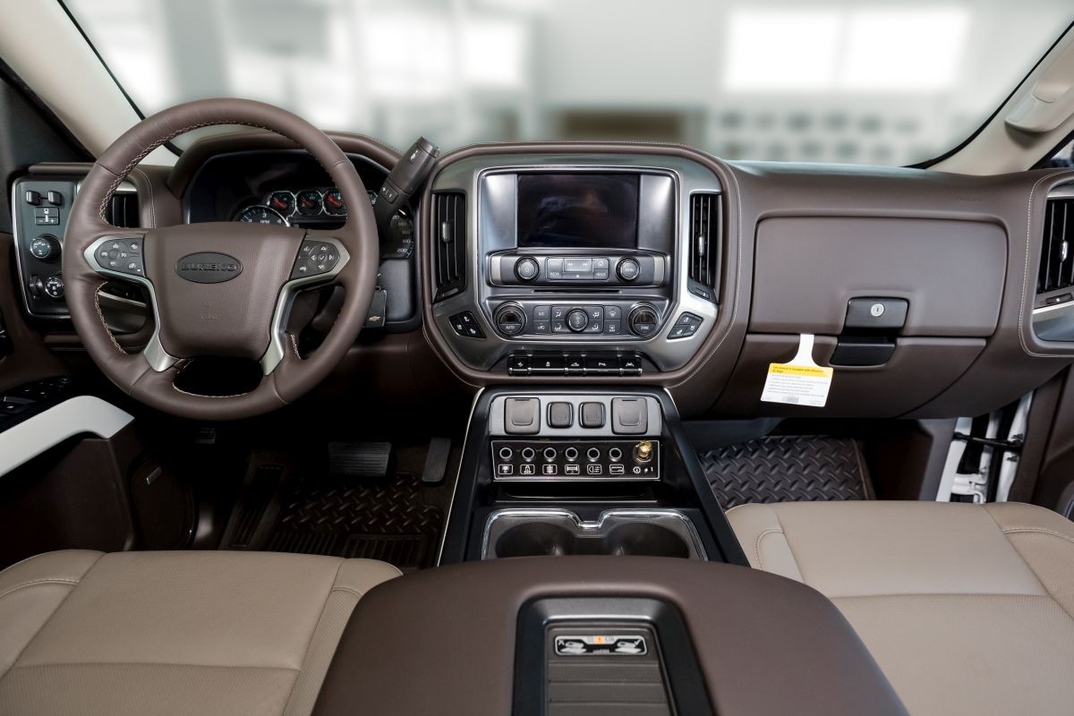 Bureko-6x6-based-on-Chevrolet-Silverado-5 Chevy Silverado Goes To Czech Republic, Returns As The Brutal Bureko 6×6