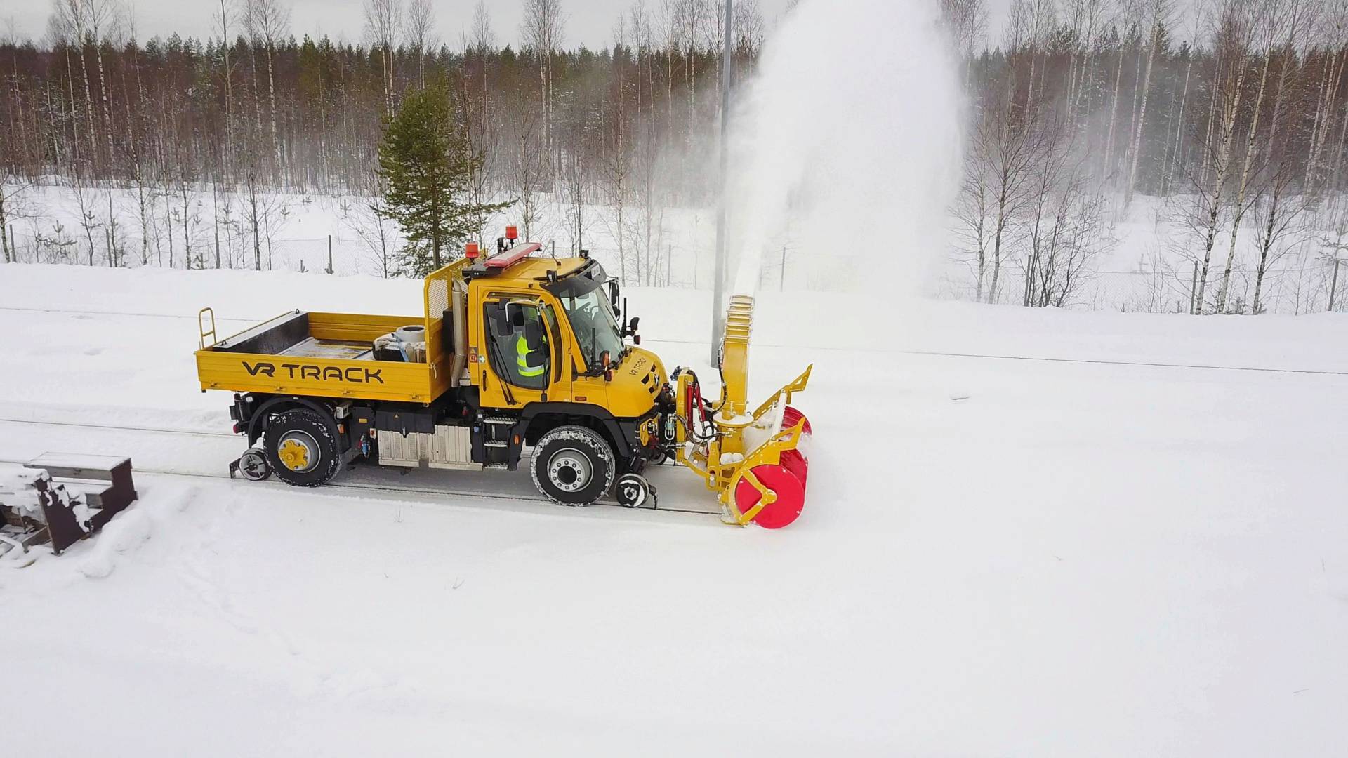 Mercedes-Benz-Unimog-Rail-20 Mercedes-Benz Has Created A Unimog That’s Ideal For Rail Jobs