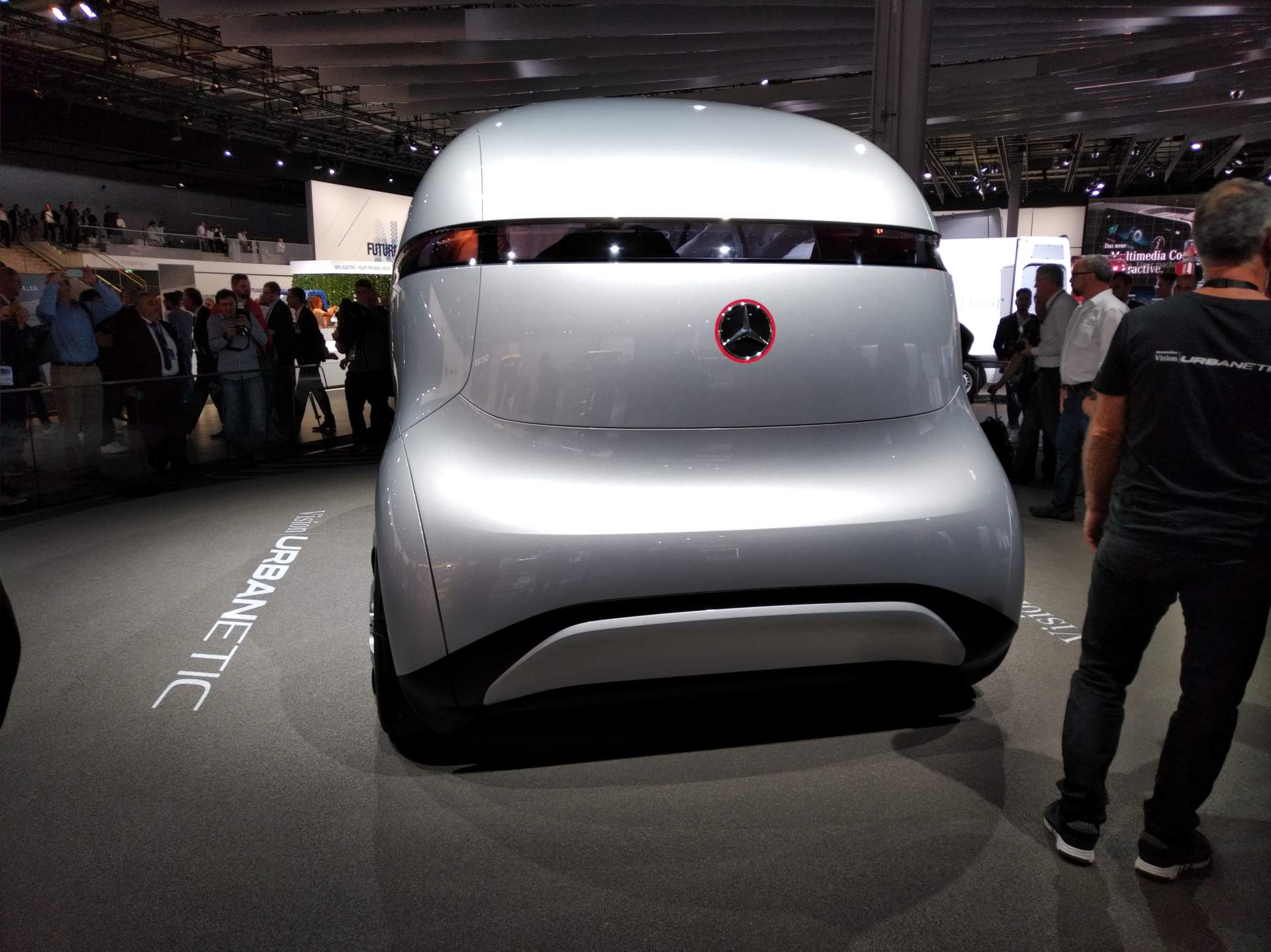 Mercedes-Vision-Urbanetic-at-2018-Hannover-CV-Show-3 Mercedes-Benz Vision Urbanetic Is The Swiss Army Knife Of Autopods (Live Images)