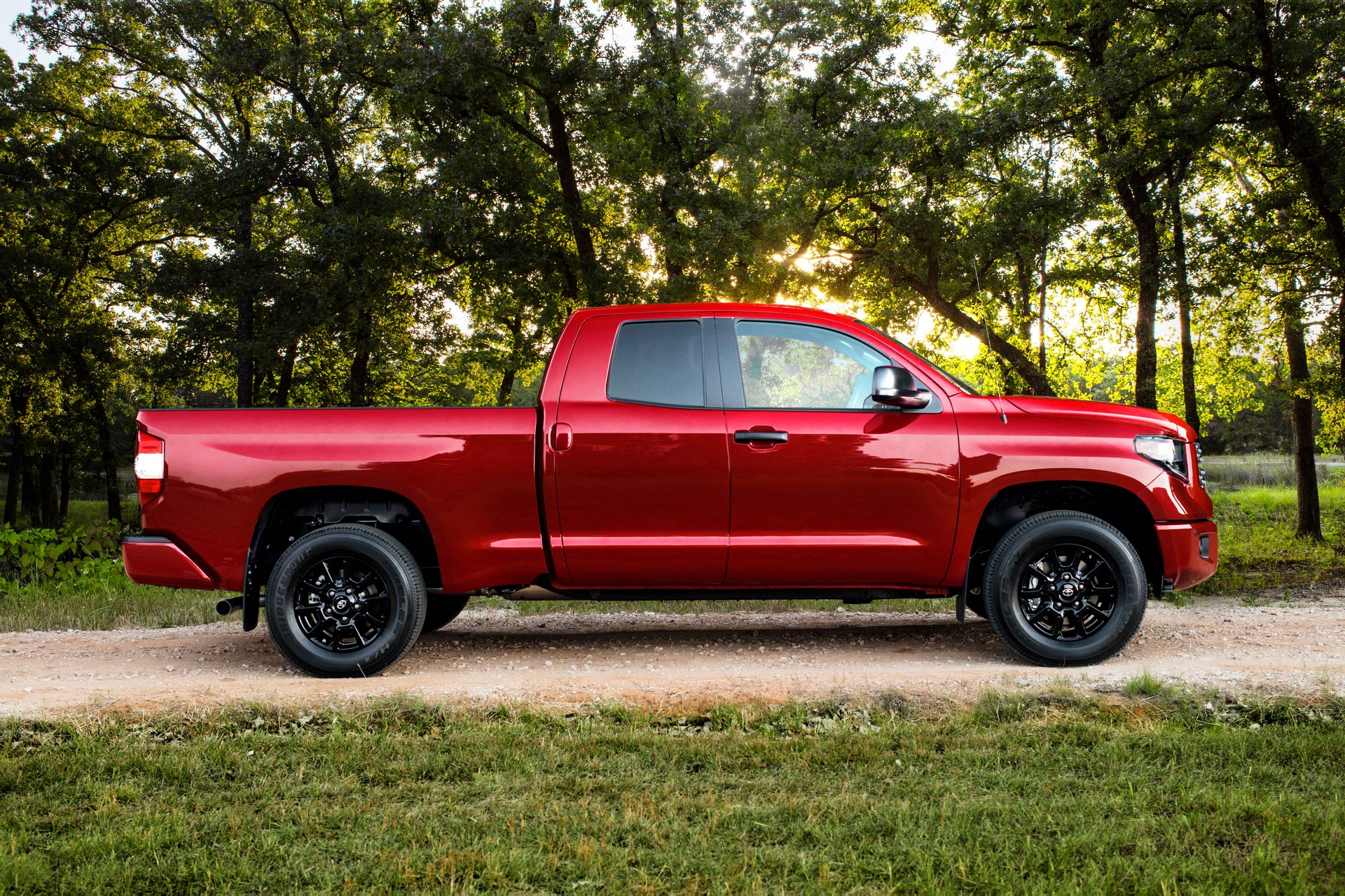 2019_Tundra_SX_Package_4_894C1E78D538E7BE1323F0942A98FC62062D4454 Toyota 4Runner Nightshade Special Edition Embraces The Blackout Trend