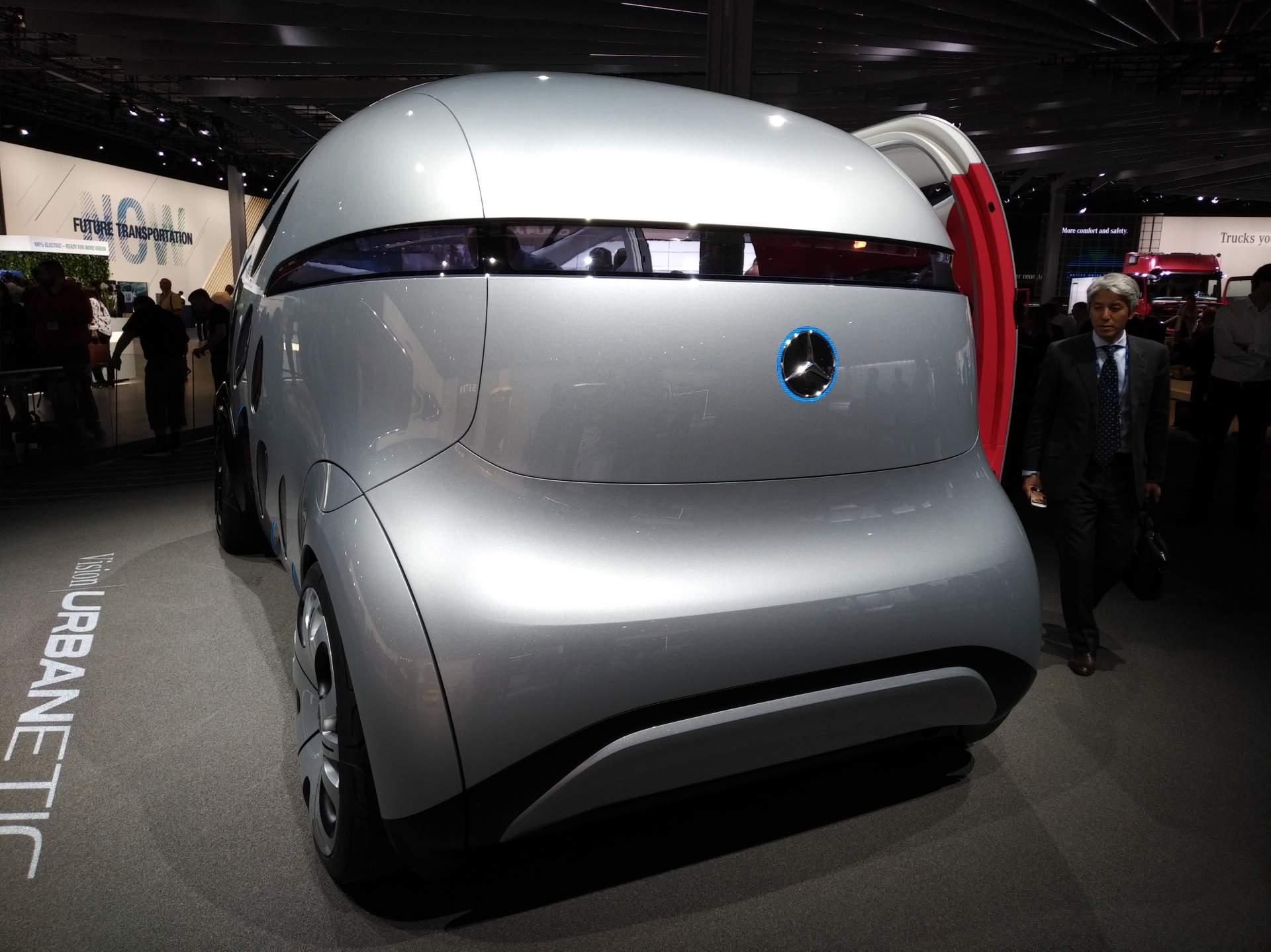 Mercedes-Vision-Urbanetic-at-2018-Hannover-CV-Show-14 Mercedes-Benz Vision Urbanetic Is The Swiss Army Knife Of Autopods (Live Images)