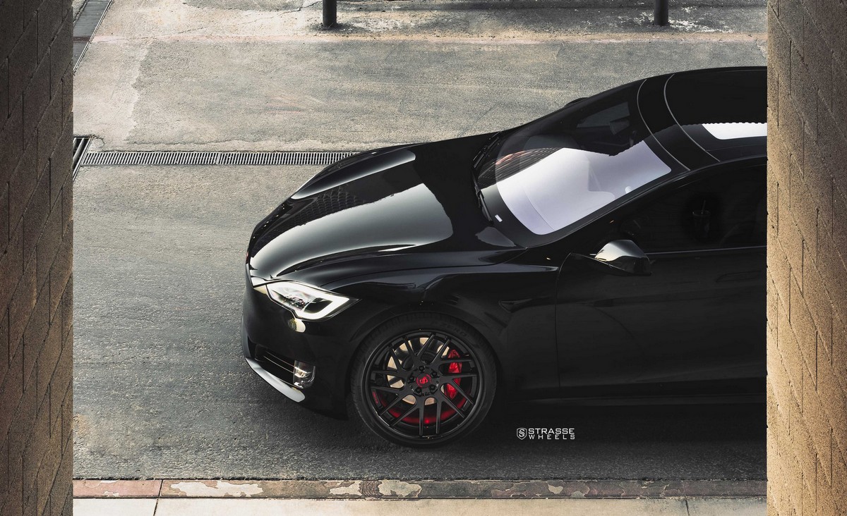 Tesla-Model-S-P100D-on-Strasse-Wheels-16 Tesla Model S P100D Charges Toward The Dark Side On 21-Inch Strasse Wheels
