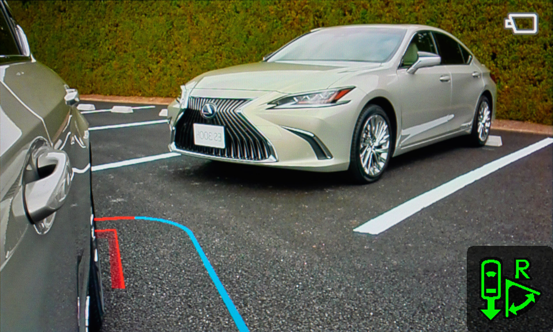 Lexus-ES-DigitalOuterMirrors-12 Lexus Beats Audi And Becomes First To Put Digital Side-View Cameras Into Production