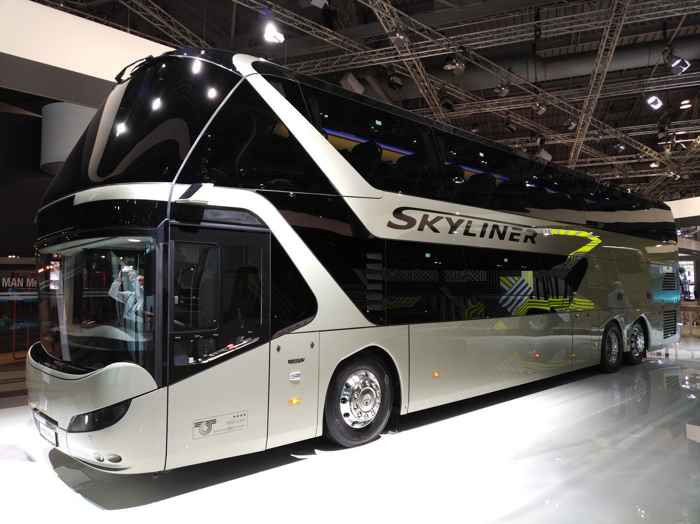 traton-group-2018-iaa-125 VW Truck & Bus Becomes TRATON Group, Wants To Revolutionize Global Transportation