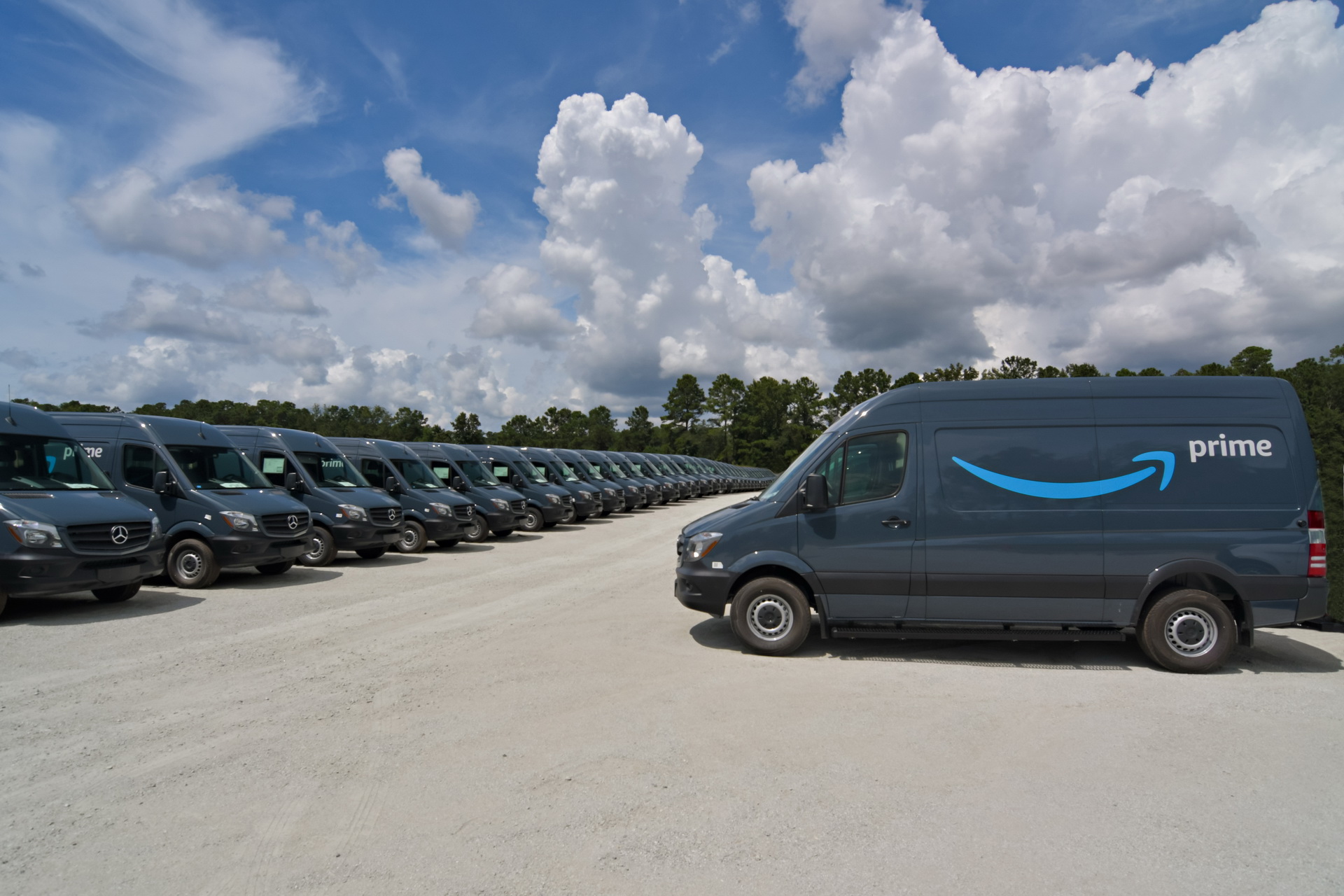 amazon-becomes-world's-largest-sprinter-buyer-2 Amazon Becomes World’s Largest Mercedes Sprinter Customer