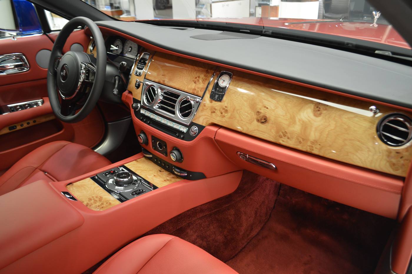 rolls-wraith-blue-red-abu-dhabi-14 Rolls-Royce Wraith Makes A Bold Statement With Bespoke Paint Scheme