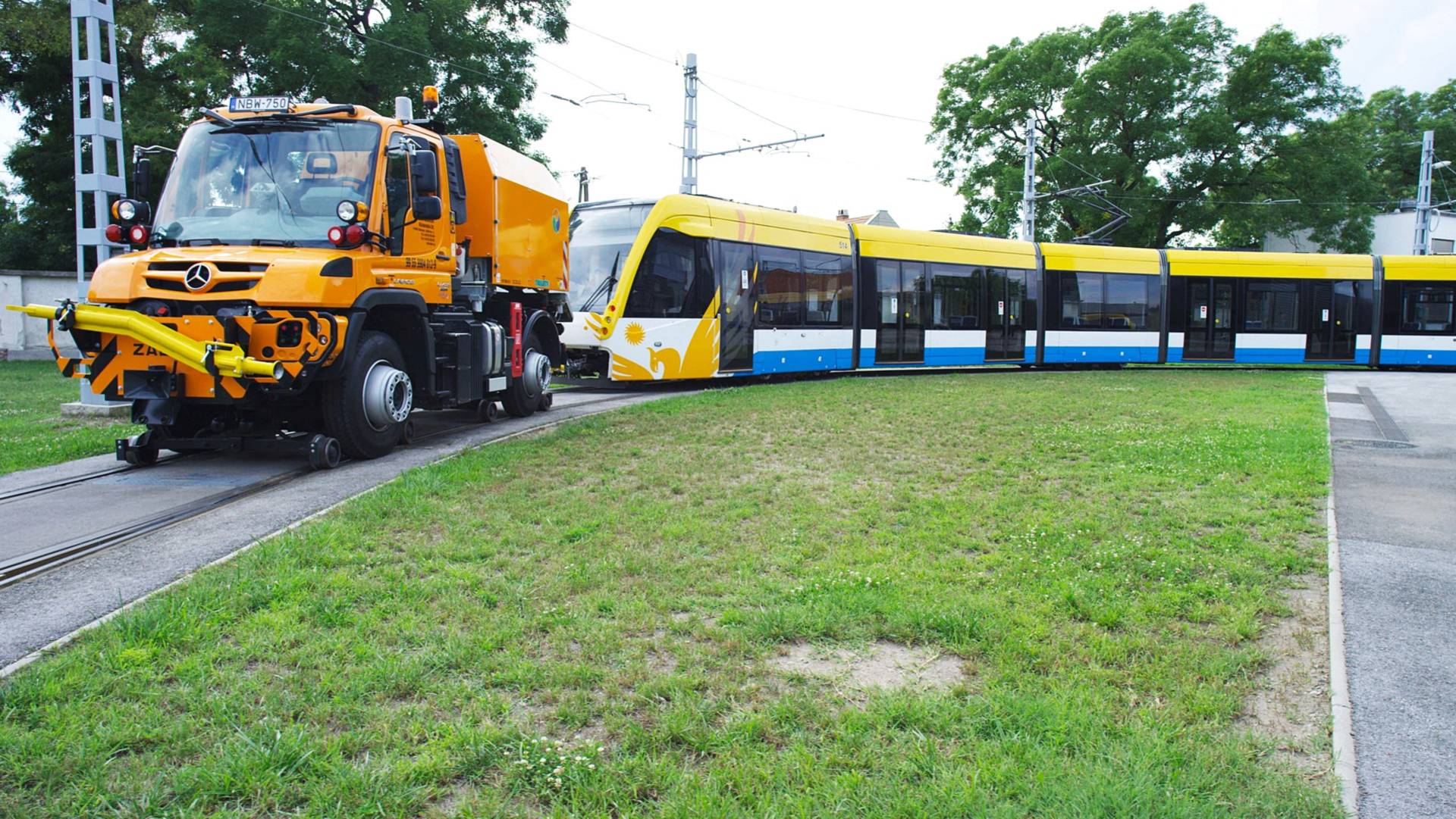 Mercedes-Benz-Unimog-Rail-5 Mercedes-Benz Has Created A Unimog That’s Ideal For Rail Jobs