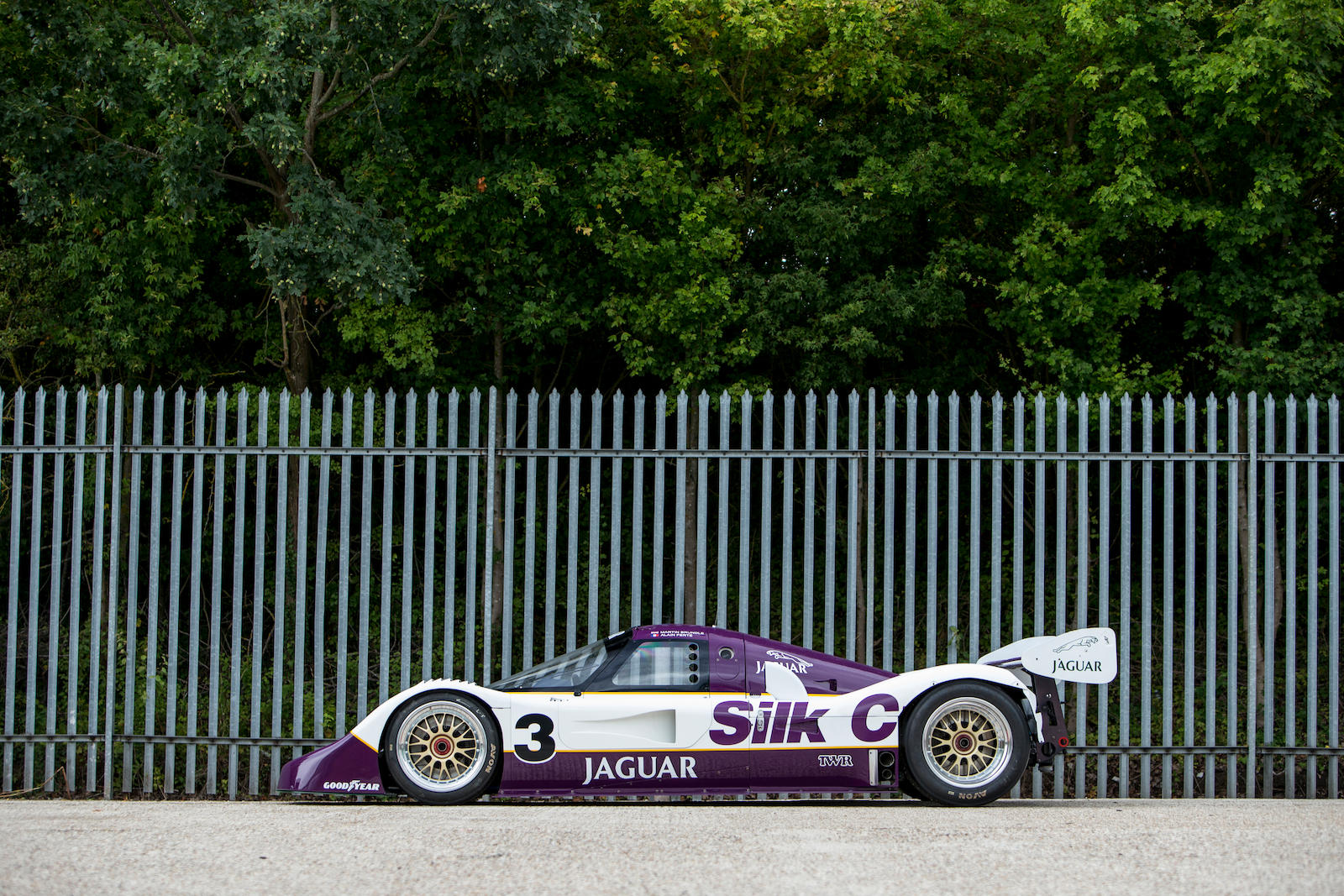 1990-JAGUAR-XJR11-4 Never Mind The XJ220, We’d Rather Have This Jaguar XJR-11 Group C Racer