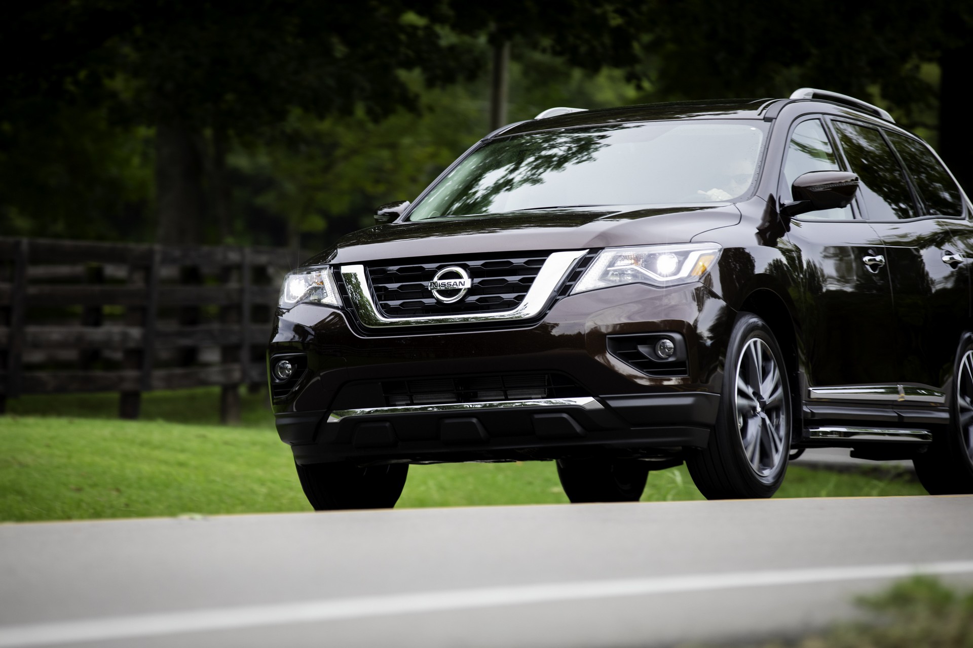2019-Nissan-Pathfinder-3 2019 Nissan Pathfinder Arrives With Newly Standard Driver Assistance Systems