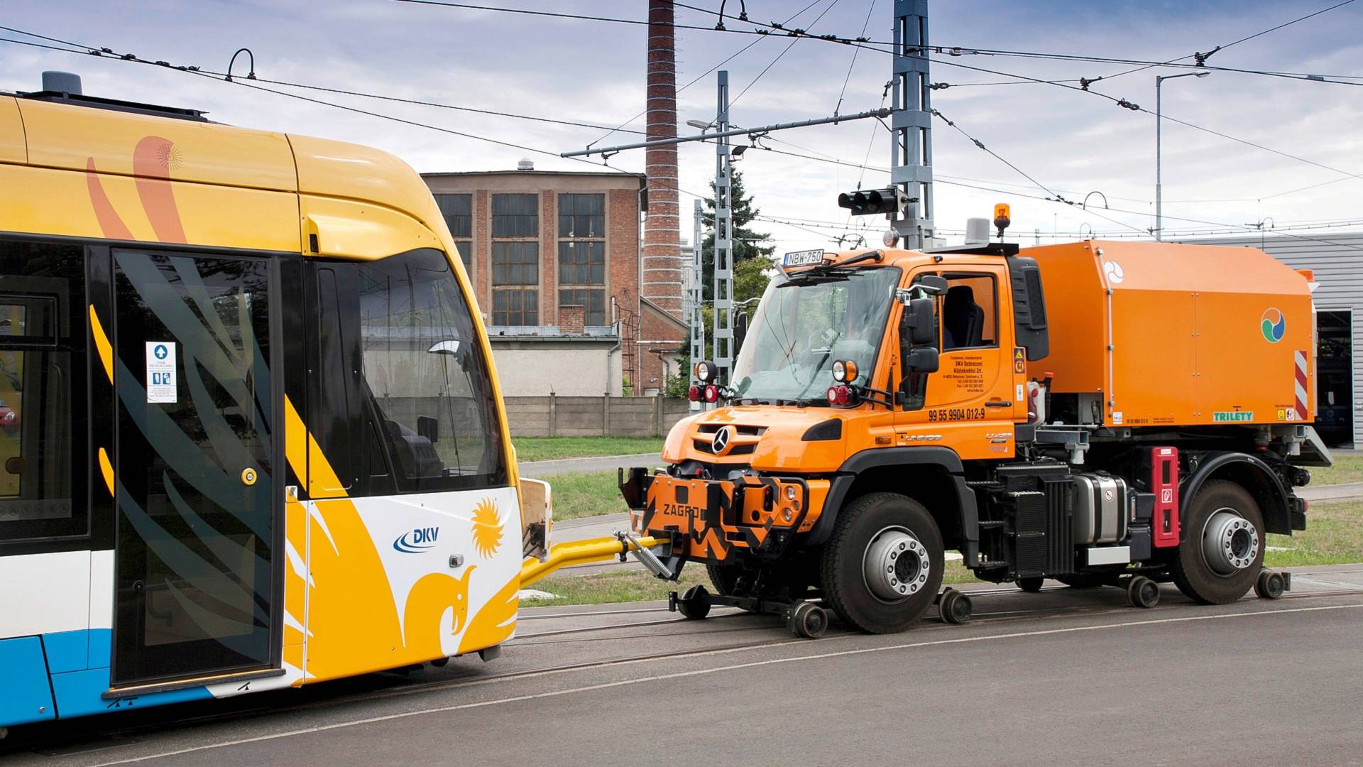Mercedes-Benz-Unimog-Rail-3 Mercedes-Benz Has Created A Unimog That’s Ideal For Rail Jobs
