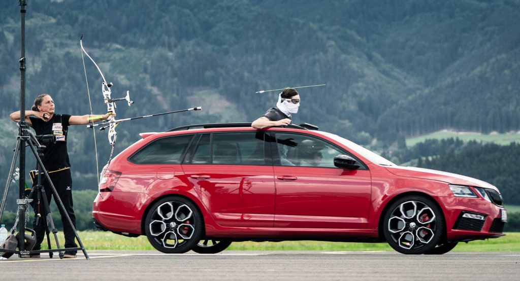  Skoda Octavia RS 245 Takes On Arrow, Sets World Record