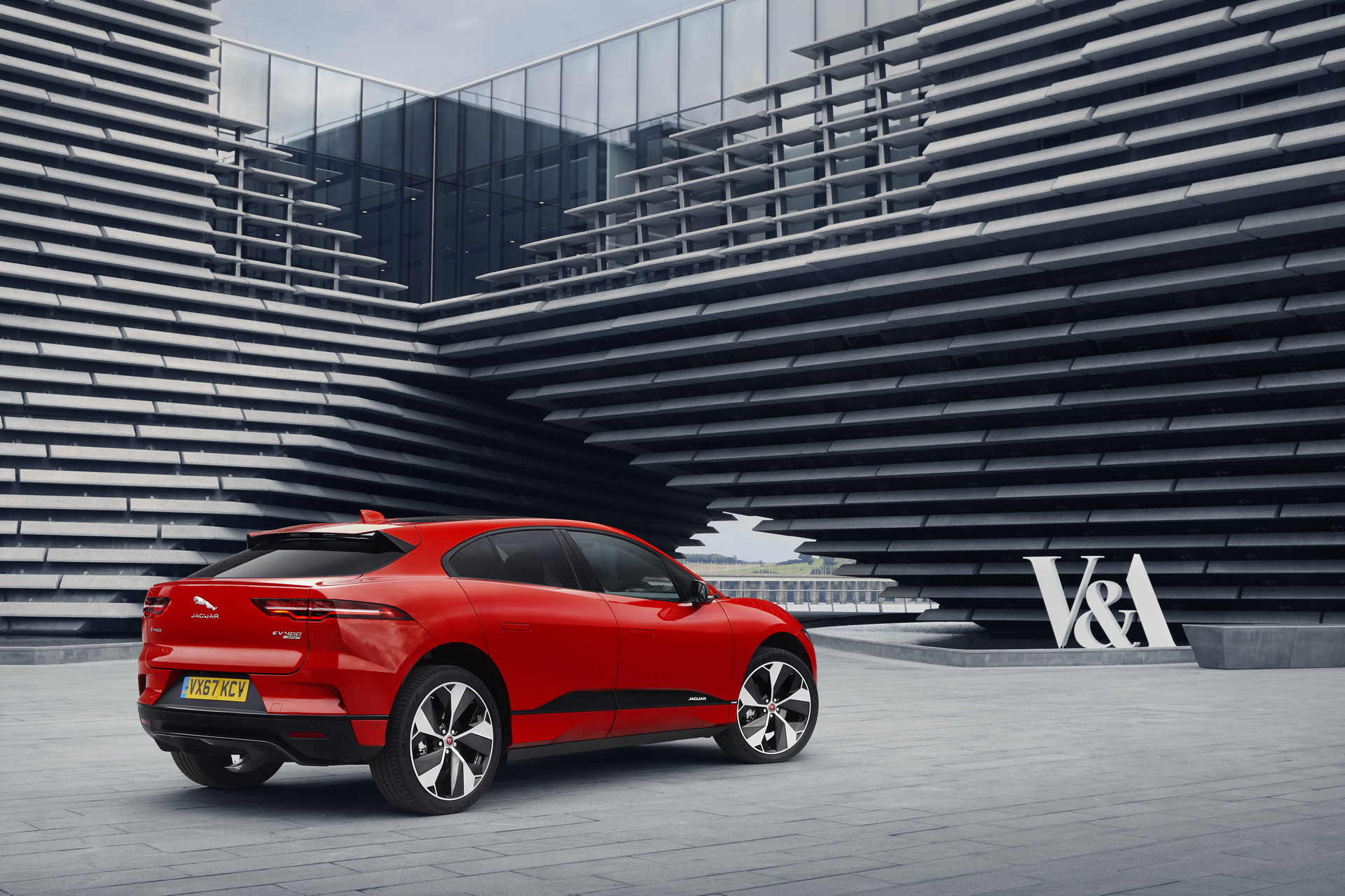 jaguar-ipace-clay-model-design-museum-3 Jaguar Unveils Full-Size I-PACE Clay Model For Museum Exhibit