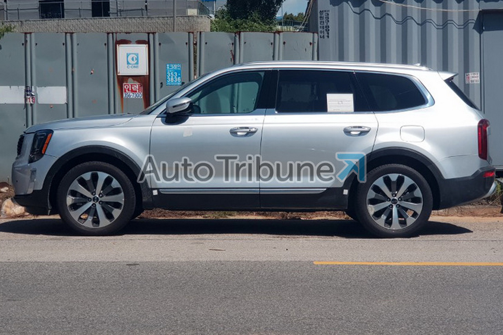 2019 Kia Telluride 03 2019 Kia Telluride Spotted Undisguised (Again), Remains Pretty Faithful To The Concept