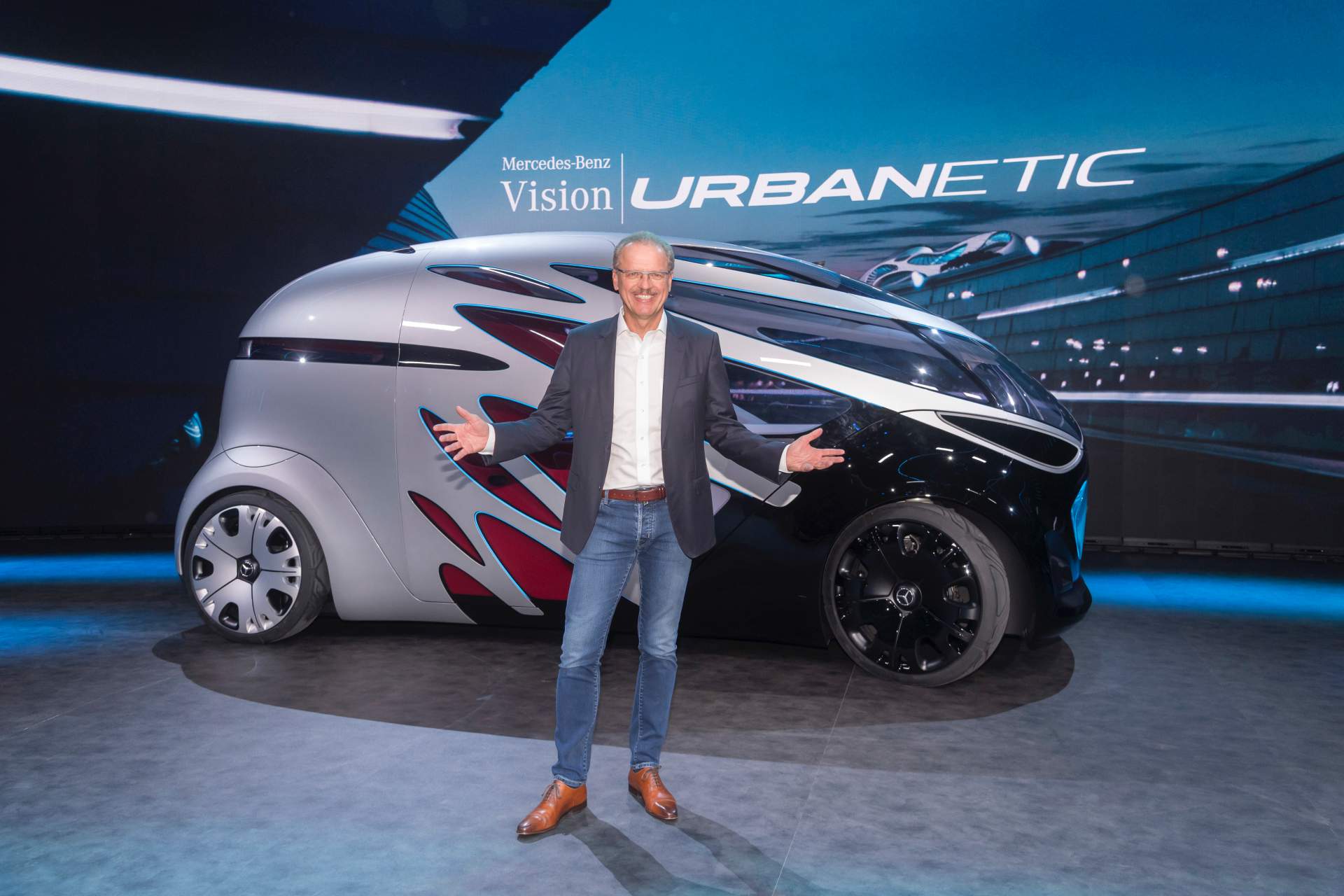 Mercedes-Benz Vision URBANETIC People-Mover-Modul
Mercedes-Benz Vision URBANETIC people-mover module Mercedes-Benz Vision Urbanetic Is The Swiss Army Knife Of Autopods (Live Images)