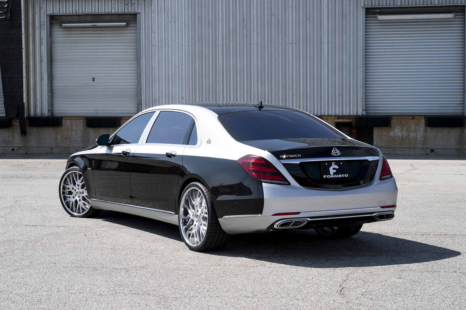 mercedes-maybach-s600-tuning-5 Two-Tone Paint And Huge Rims Are One Way To Make Your Mercedes-Maybach S600 Stand Out