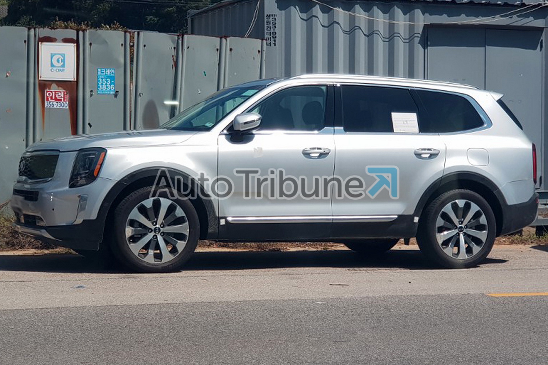2019 Kia Telluride 01 2019 Kia Telluride Spotted Undisguised (Again), Remains Pretty Faithful To The Concept