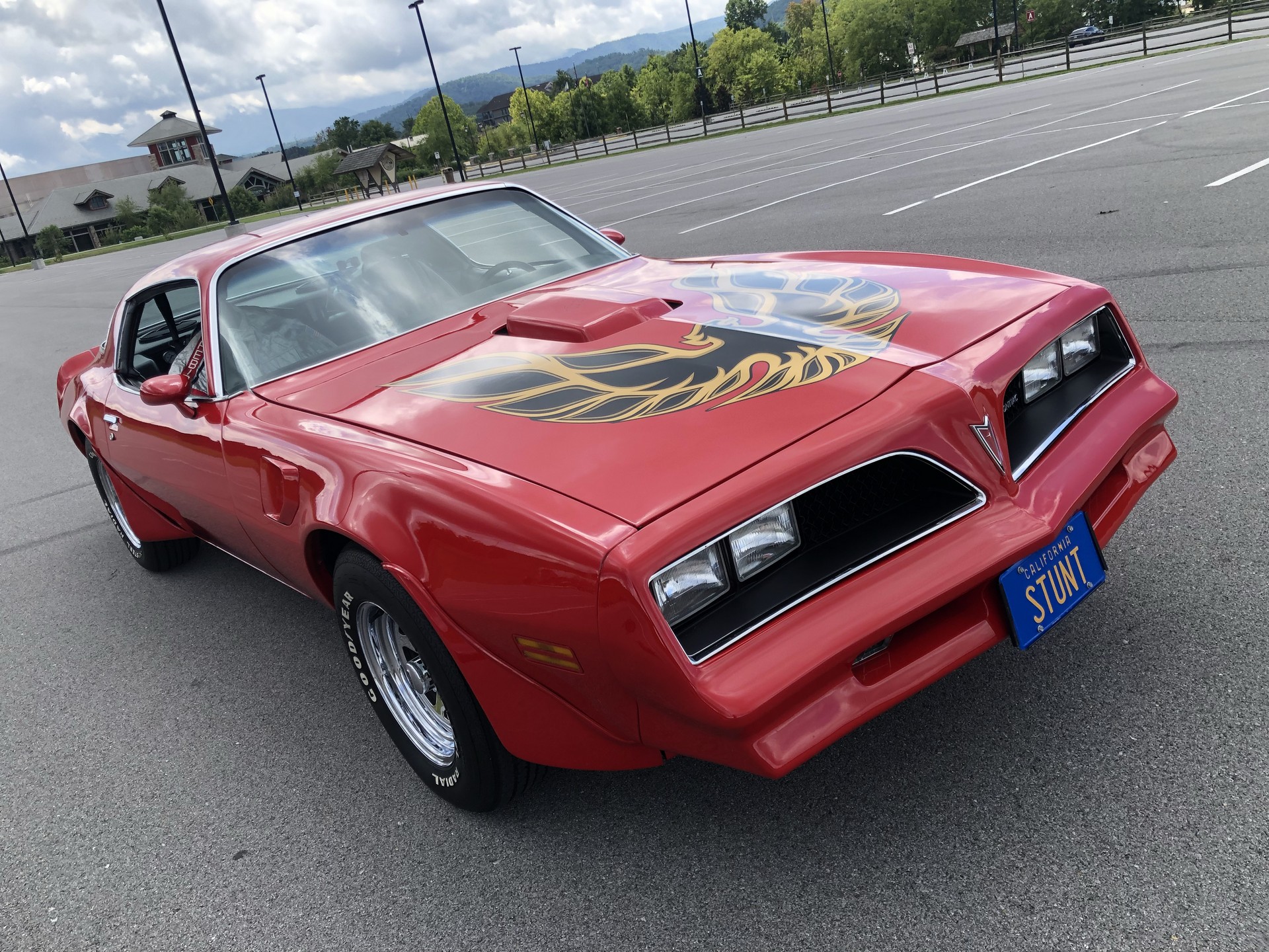 Burt Reynolds Auction-40 Burt Reynolds’ 1978 Pontiac Firebird Trans Am Is Going Up For Auction