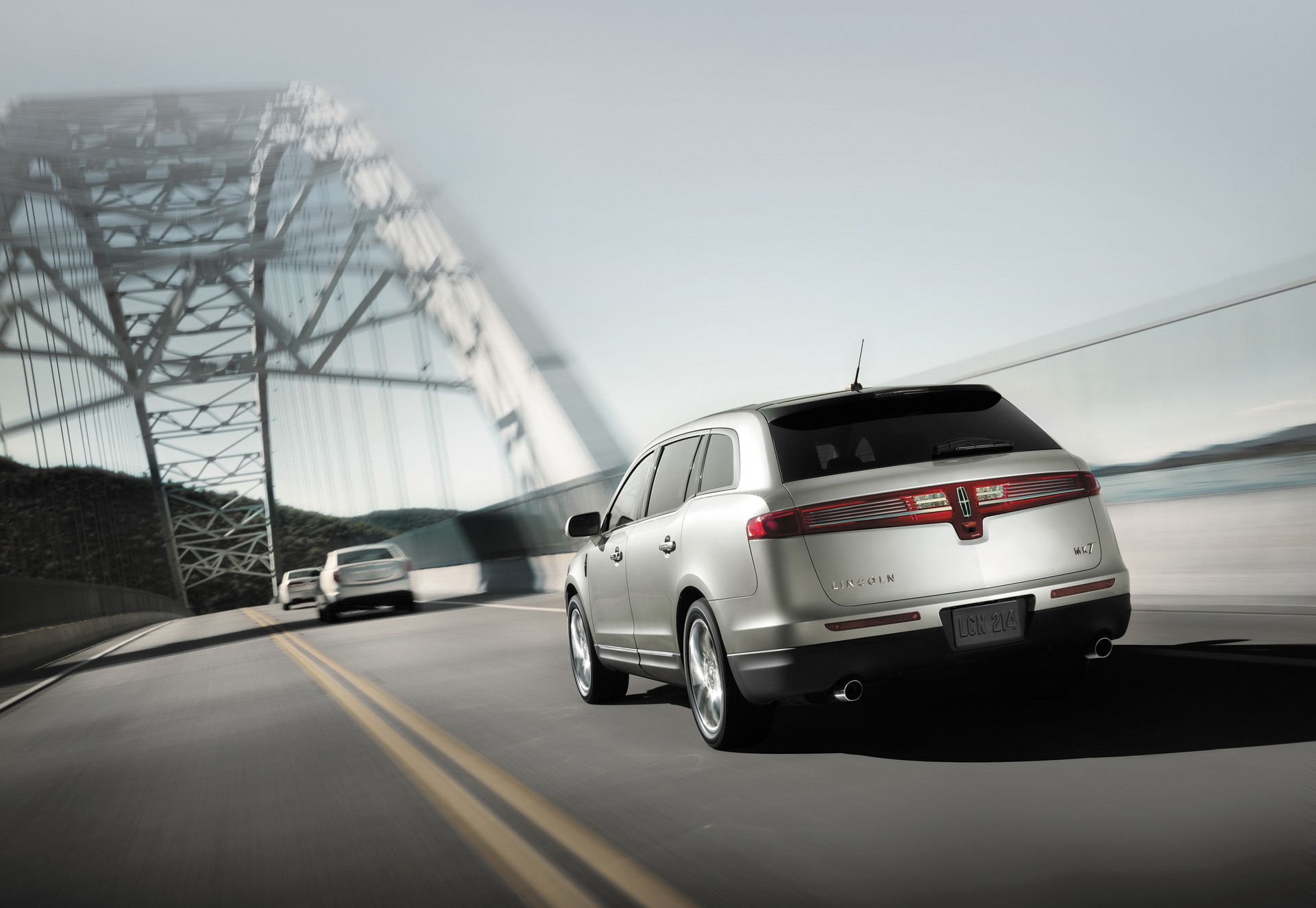 Lincoln-MKT-05 Lincoln Will Keep The MKT In Production Despite The Aviator’s Arrival