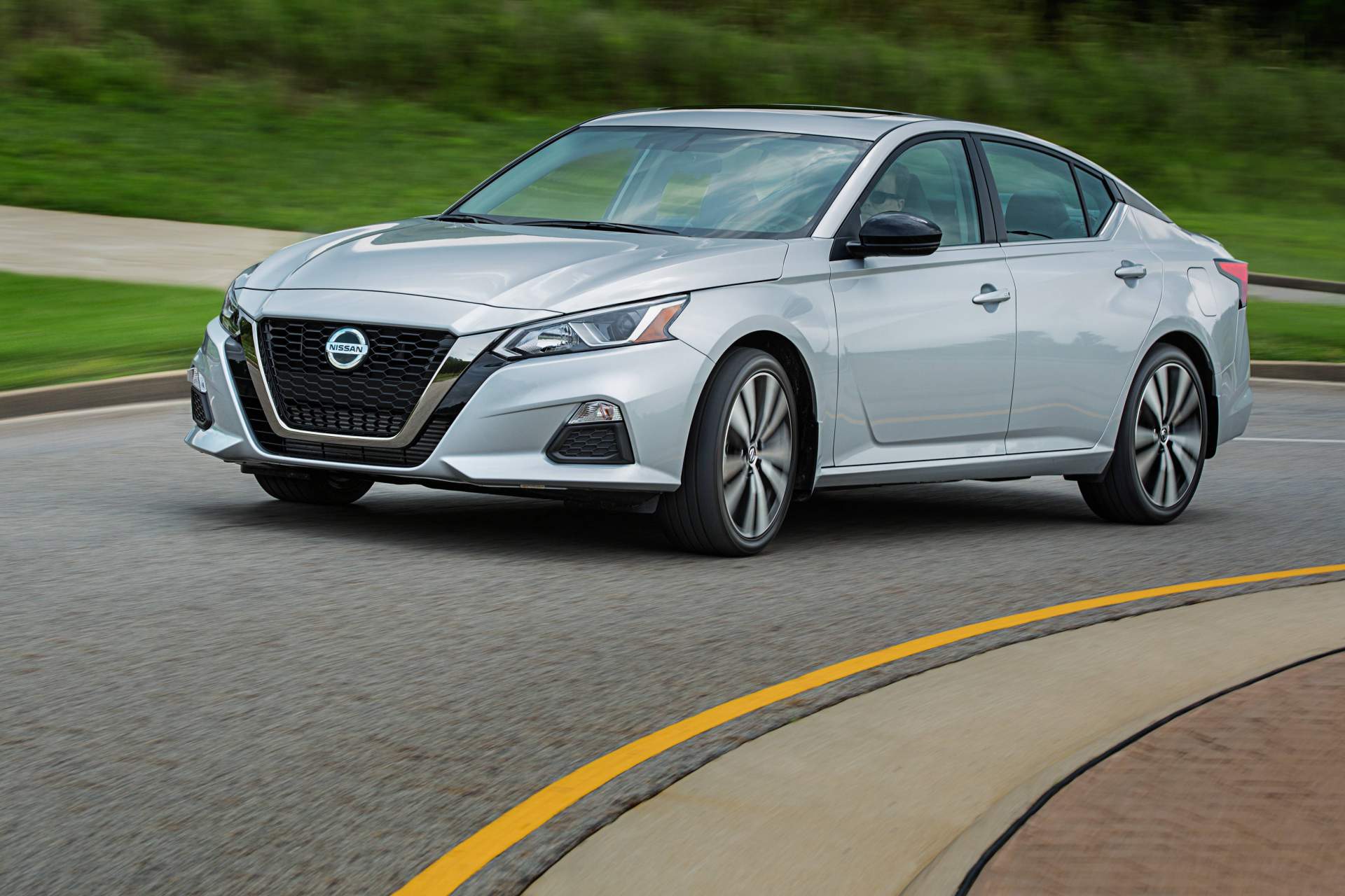 2019-Nissan-Altima-11 2019 Nissan Altima Starts From $23,750, Sales Commence On October 3