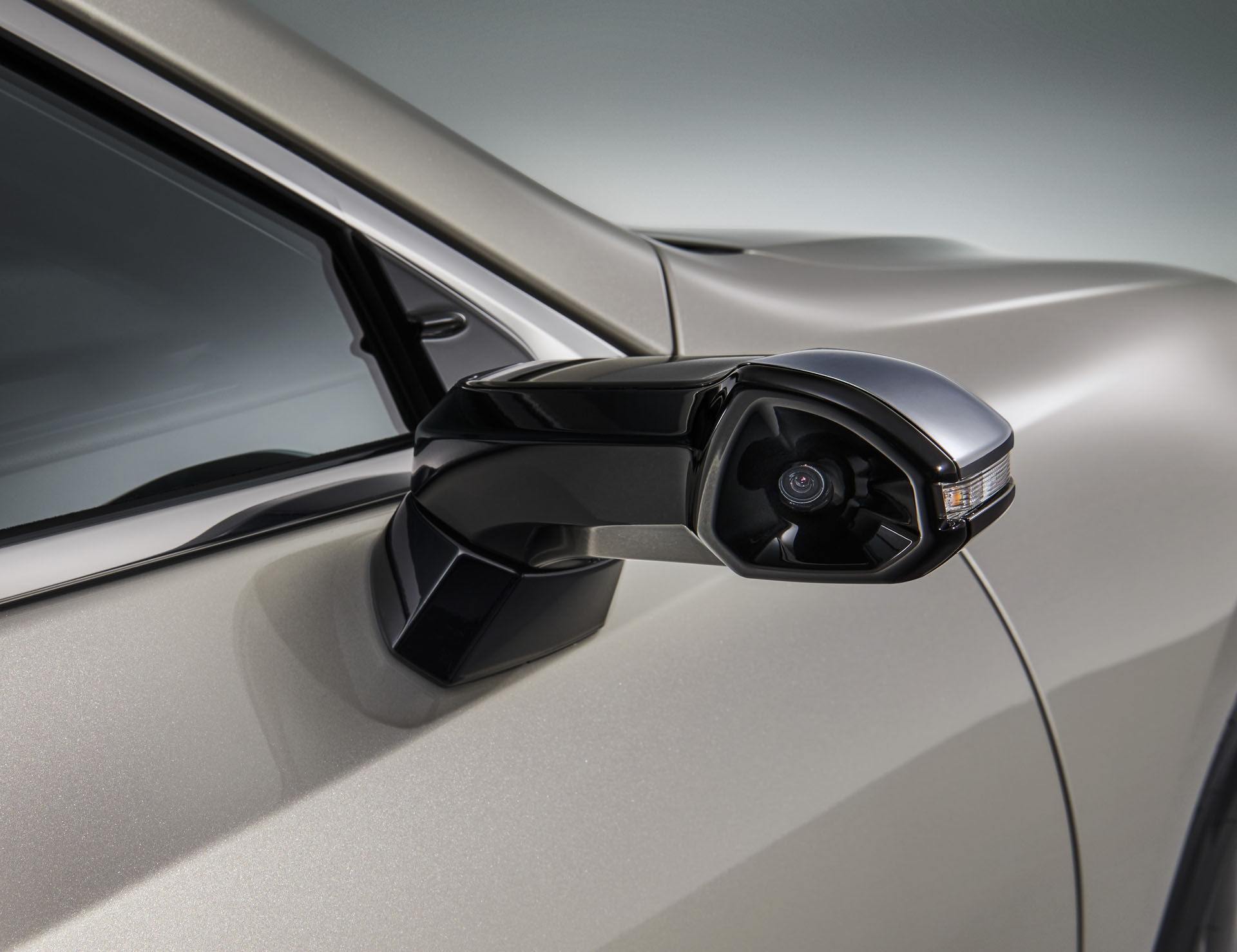Lexus-ES-DigitalOuterMirrors-03 Lexus Beats Audi And Becomes First To Put Digital Side-View Cameras Into Production