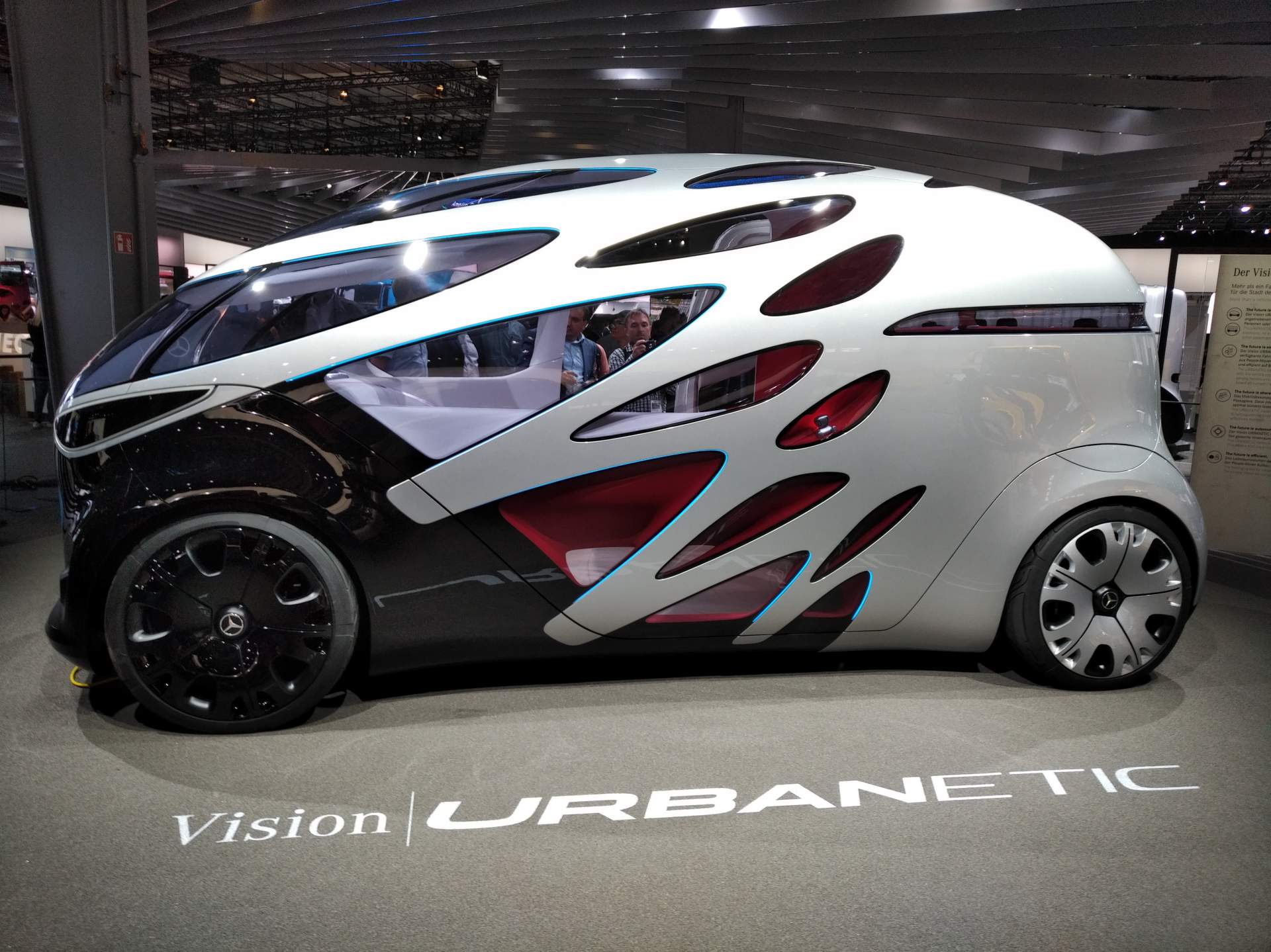 Mercedes-Vision-Urbanetic-at-2018-Hannover-CV-Show-12 Mercedes-Benz Vision Urbanetic Is The Swiss Army Knife Of Autopods (Live Images)