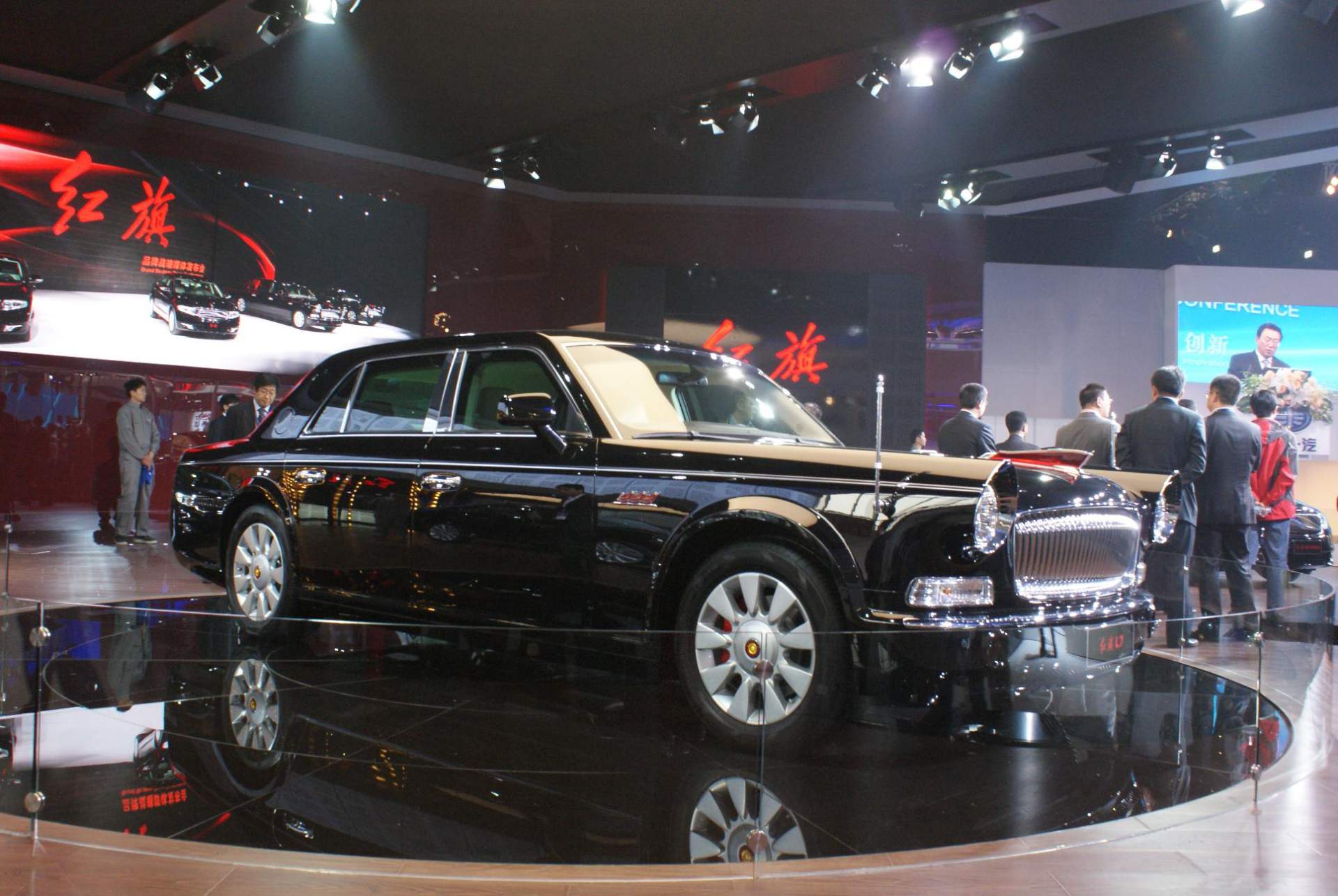 Hongqi-L7-2 Former Rolls-Royce Design Boss Lands Job At China’s Hongqi