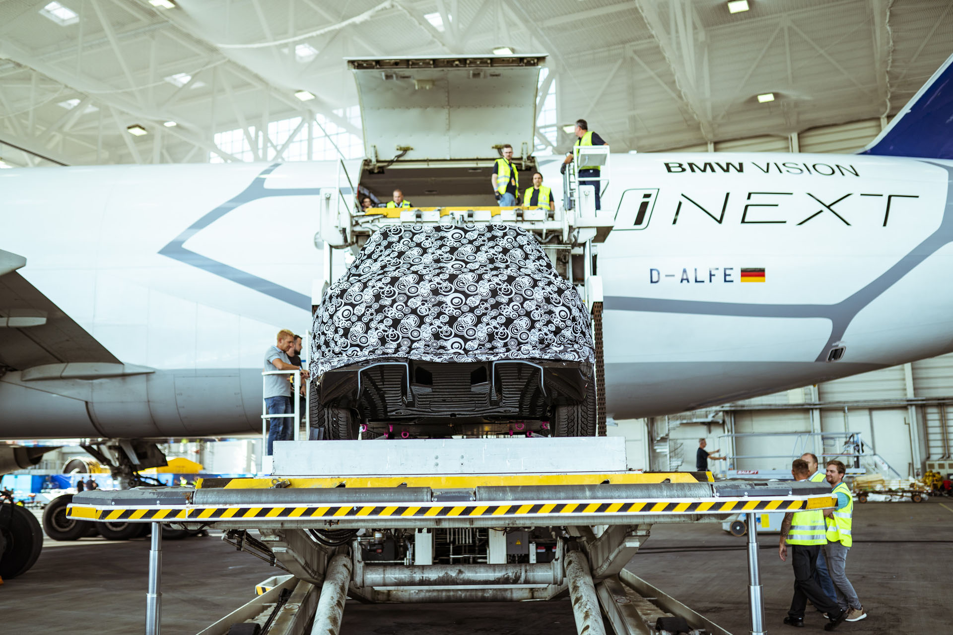 bmw-vision-inext-047 BMW Vision iNext Shows The Way Forward For A New Electric SUV