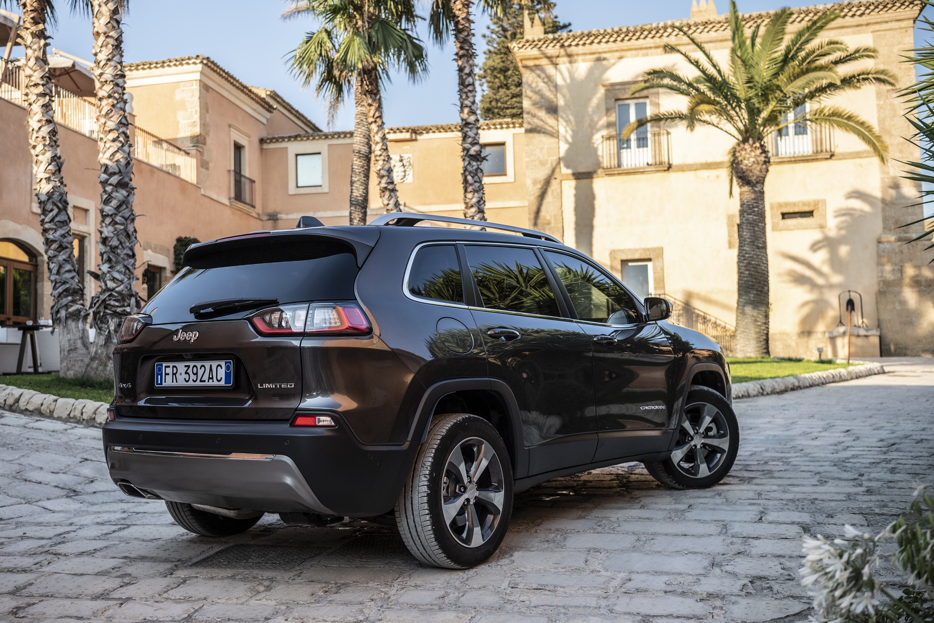 New Jeep Cherokee 2019-66 Europe’s 2019 Jeep Cherokee Gains New 150 PS 2.2L Diesel