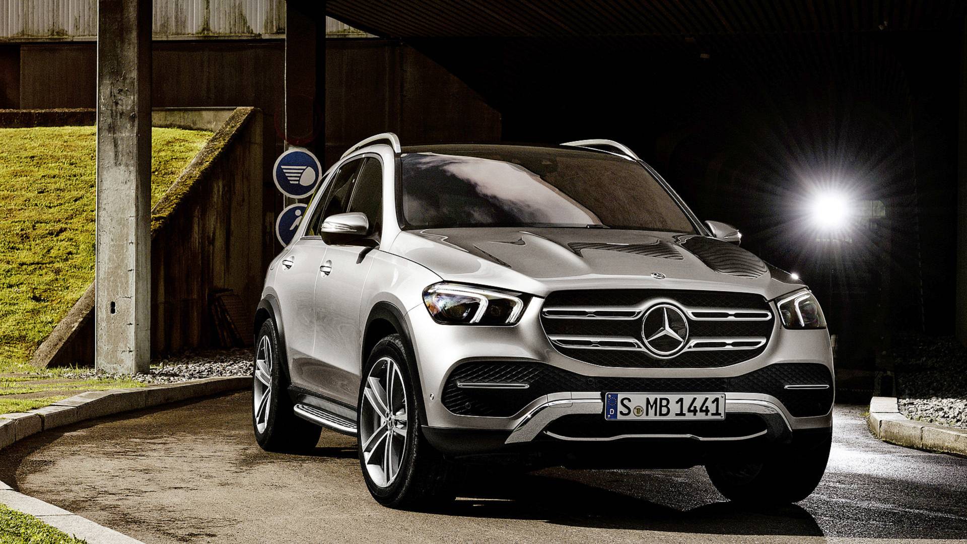 Mercedes-Benz-GLE-4 2019 Mercedes-Benz GLE Is Here With More Space, New Tech And Looks