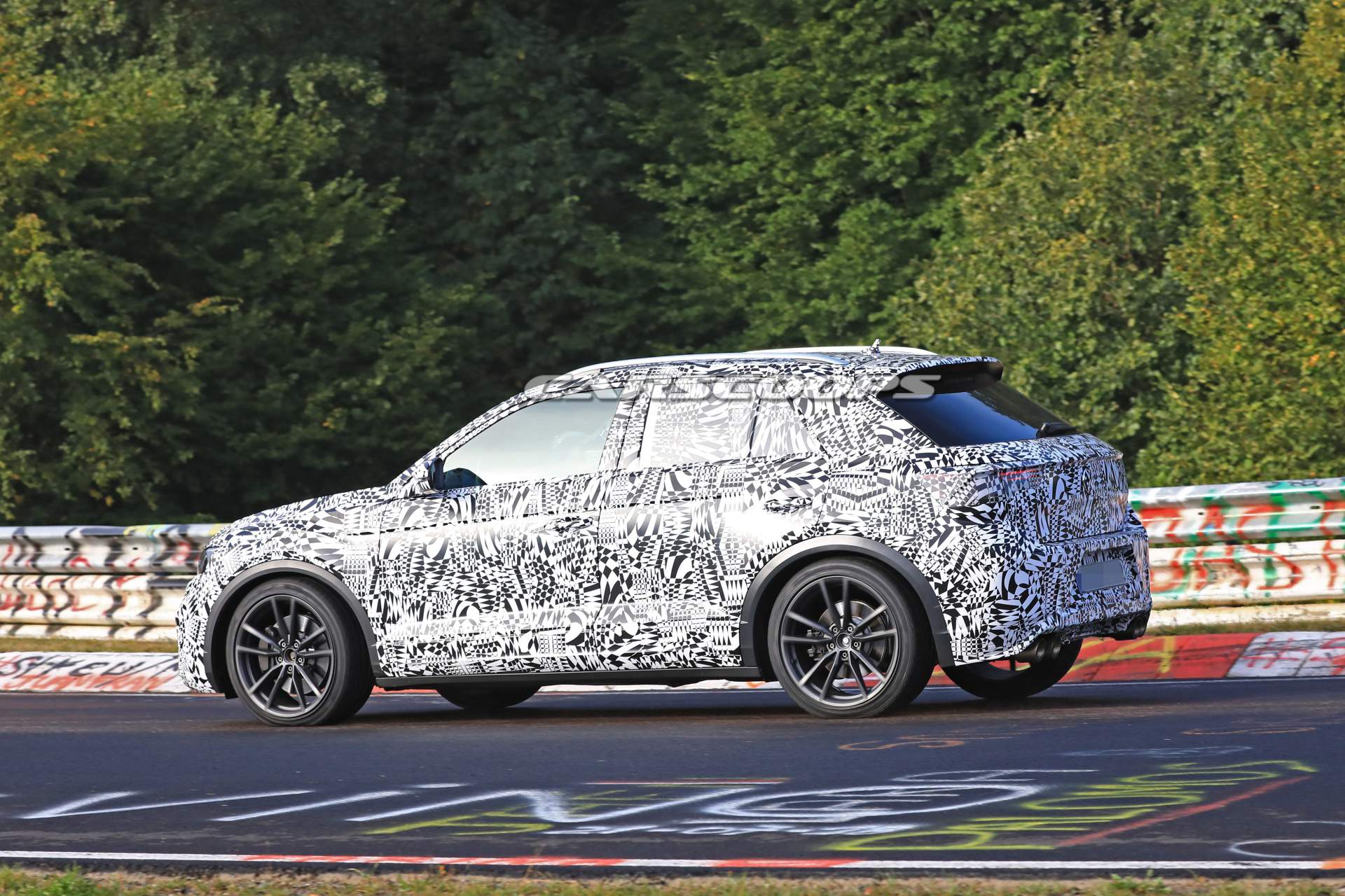 VW-T-Roc-R-spy-shots-31 VW T-Roc R Parades Final Production Body At The Nürburgring