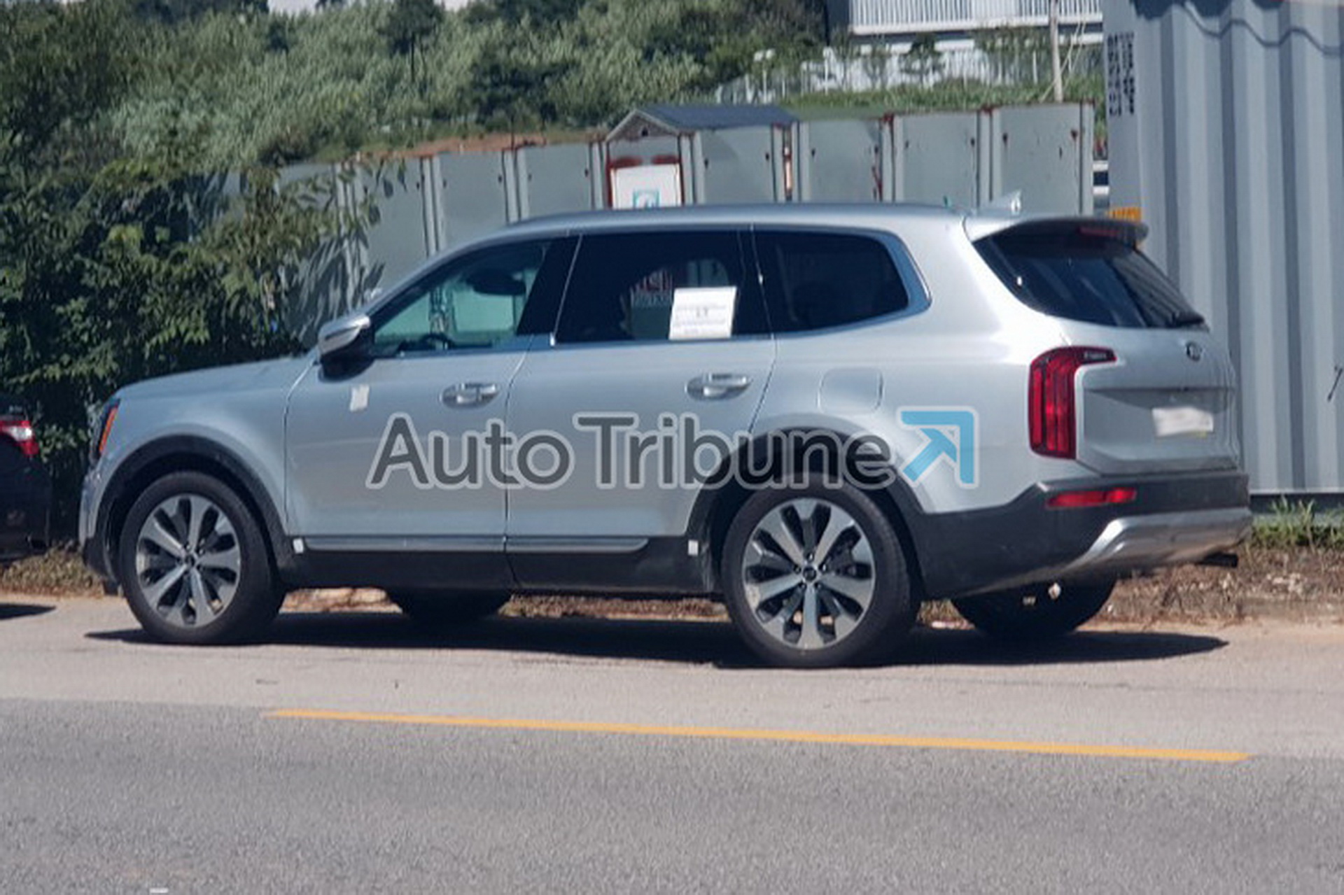 2019 Kia Telluride 04 2019 Kia Telluride Spotted Undisguised (Again), Remains Pretty Faithful To The Concept